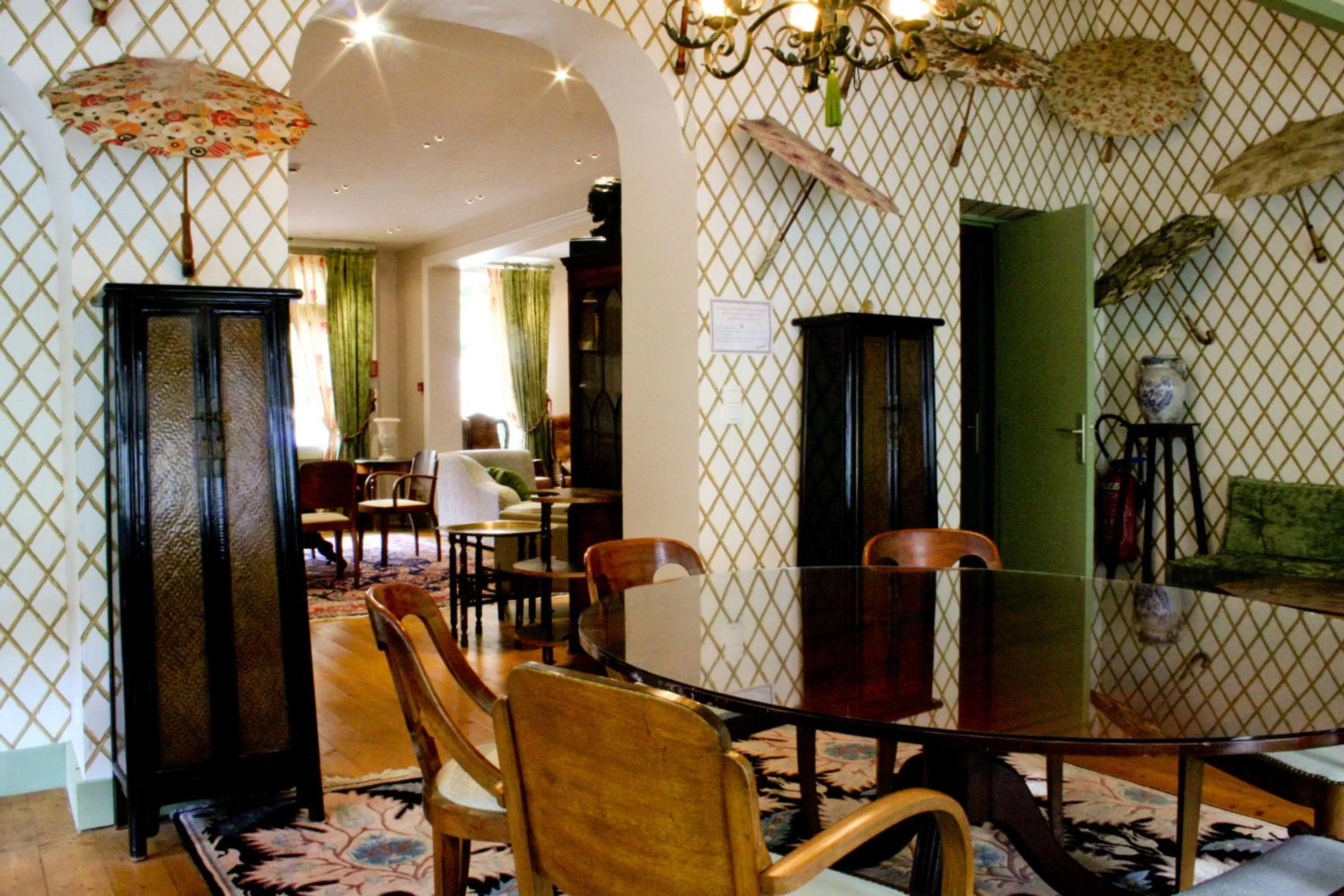 Restaurant/places to eat, Dining Area in Relais Hôtelier Douce France