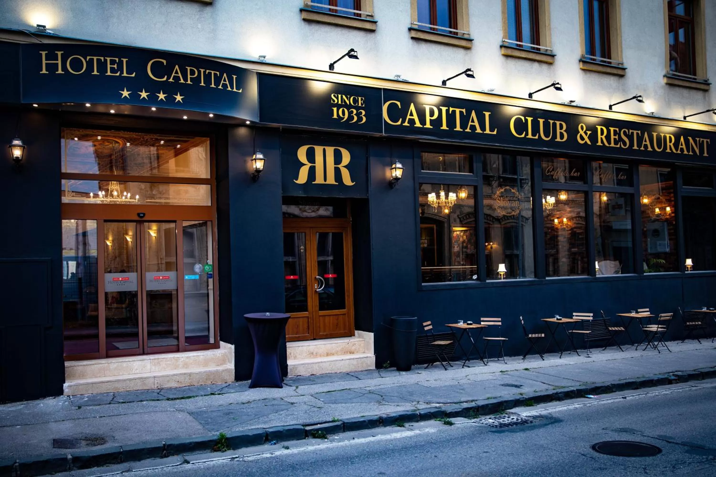 Facade/entrance in Hotel Capital with private wellness