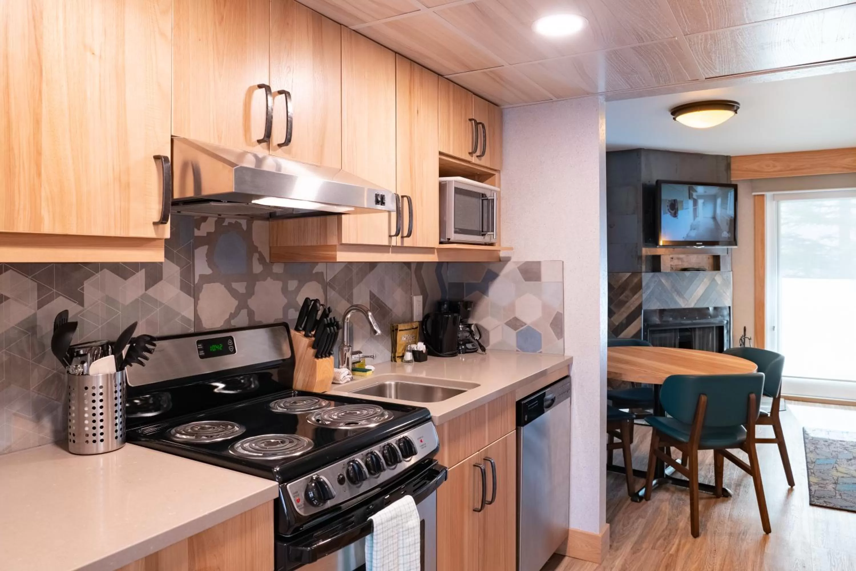 Coffee/tea facilities in Tunnel Mountain Resort