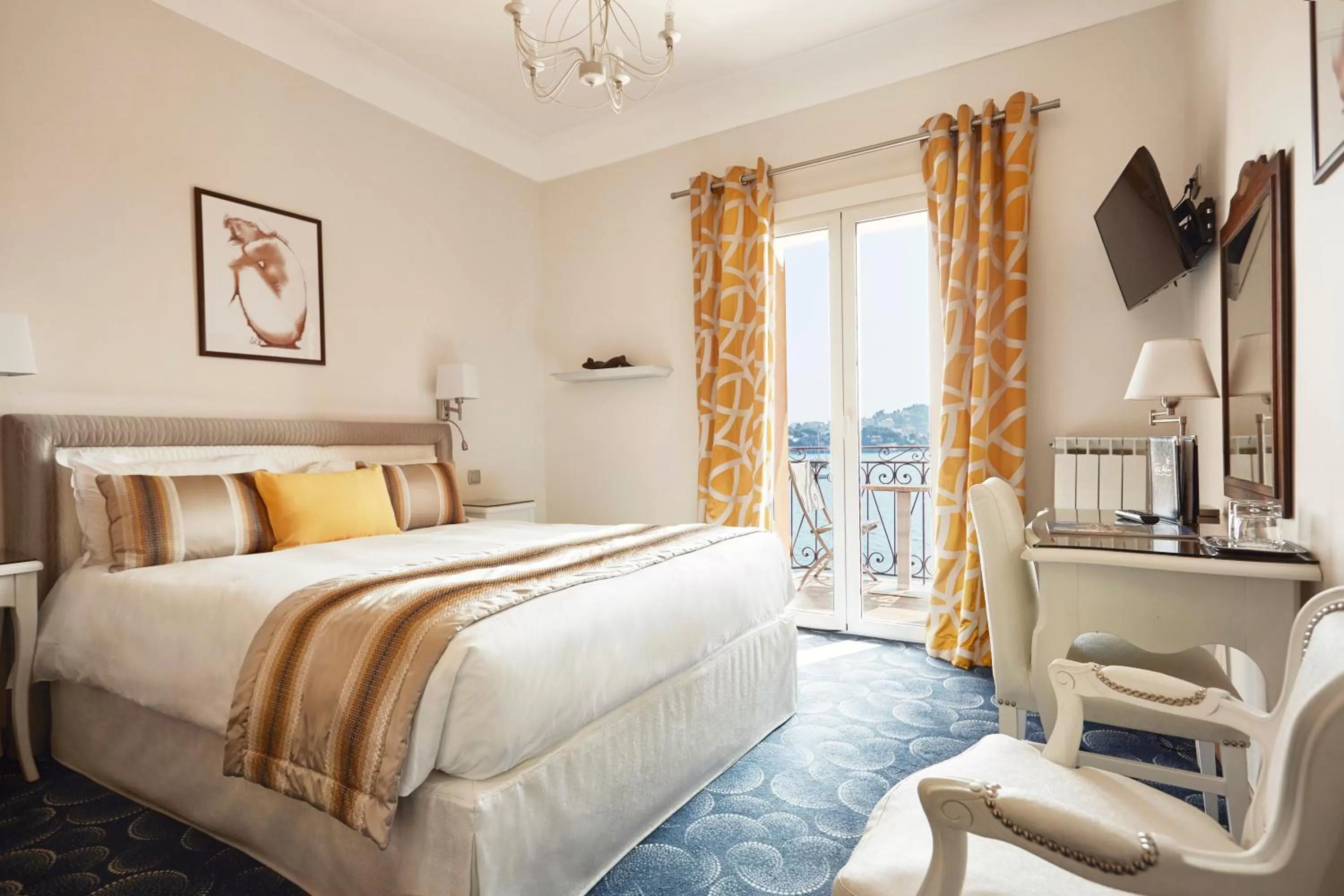 Photo of the whole room, Bed in Welcome Hotel