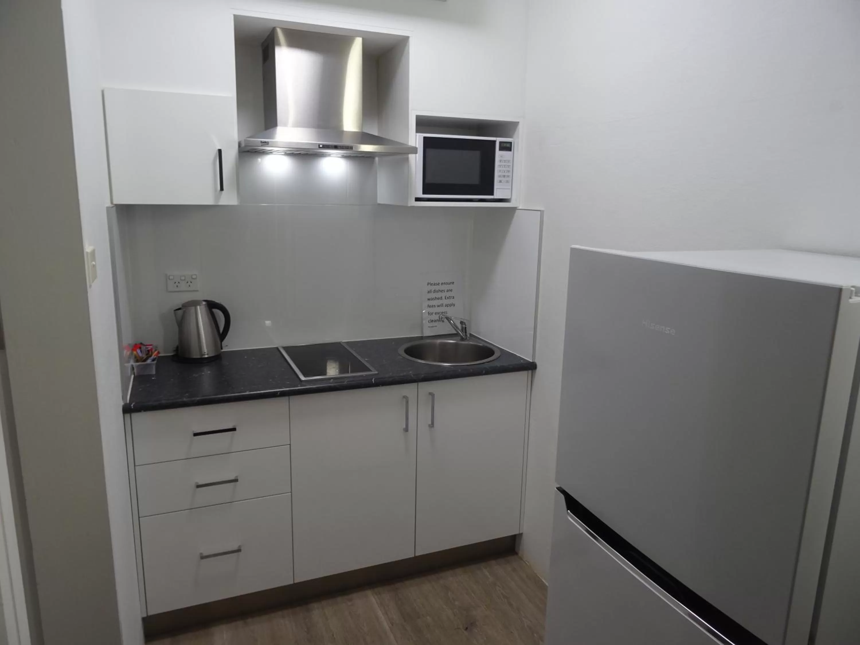 Kitchen or kitchenette in Memphis Motor Inn- UNDER NEW MANAGEMENT