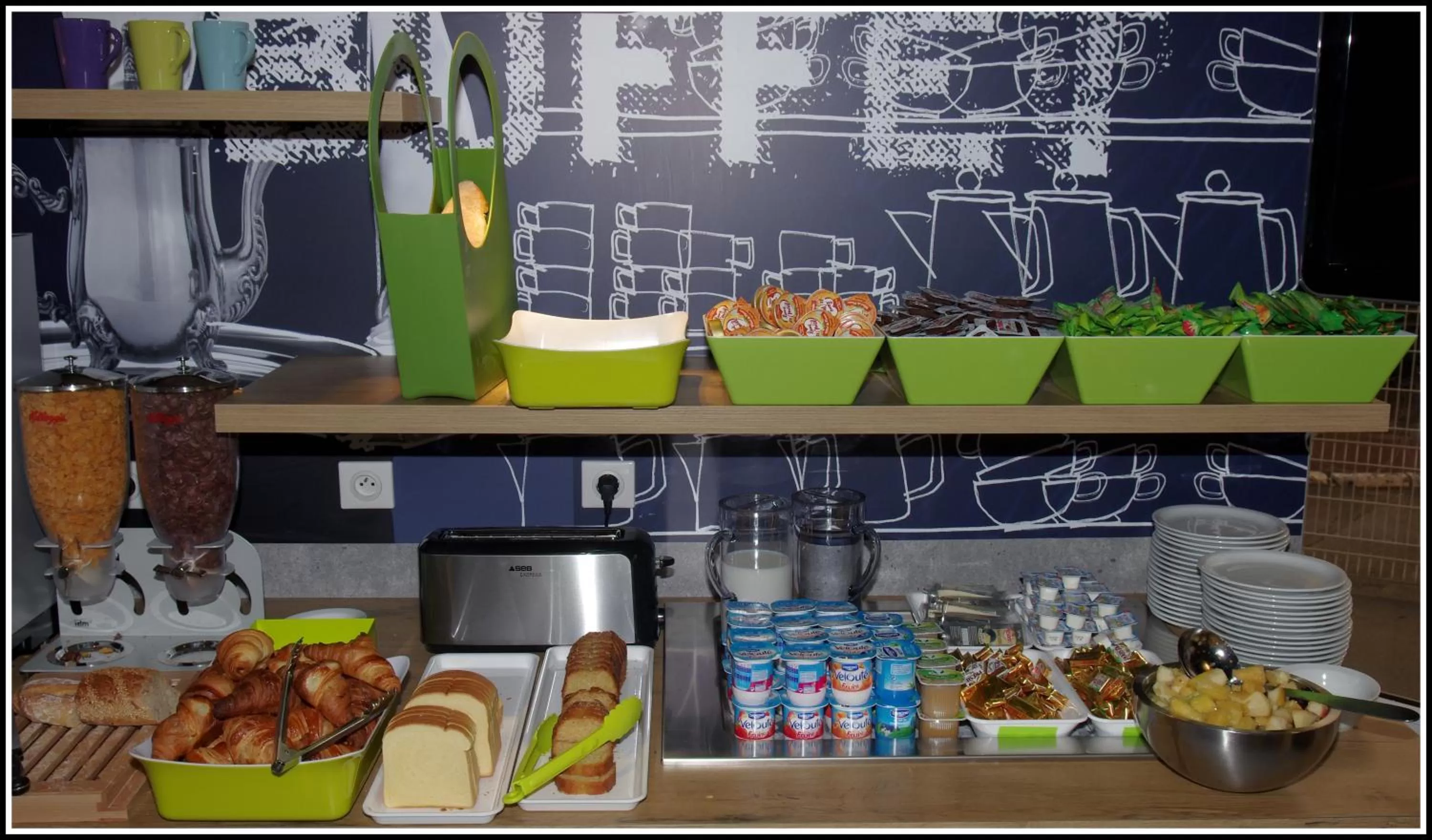 Food and drinks in ibis budget Lyon Sud St Genis Laval