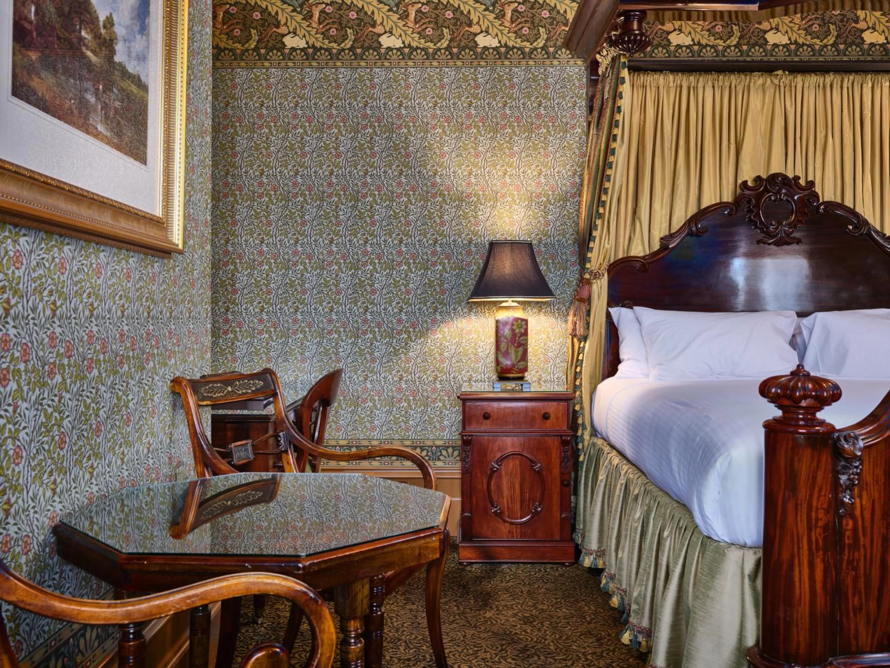 Bed in Craig's Royal Hotel