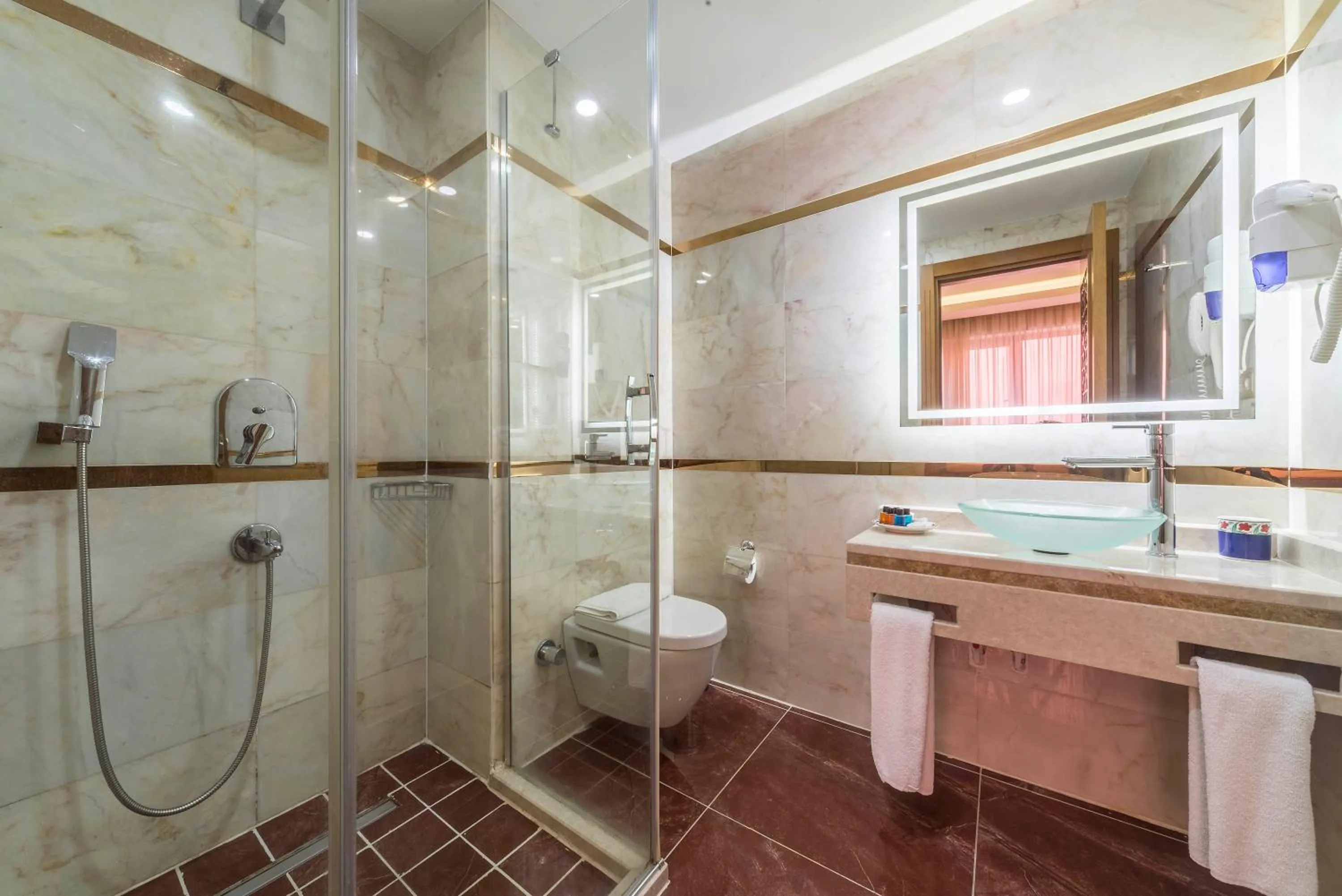 Shower in Lalinn Hotel