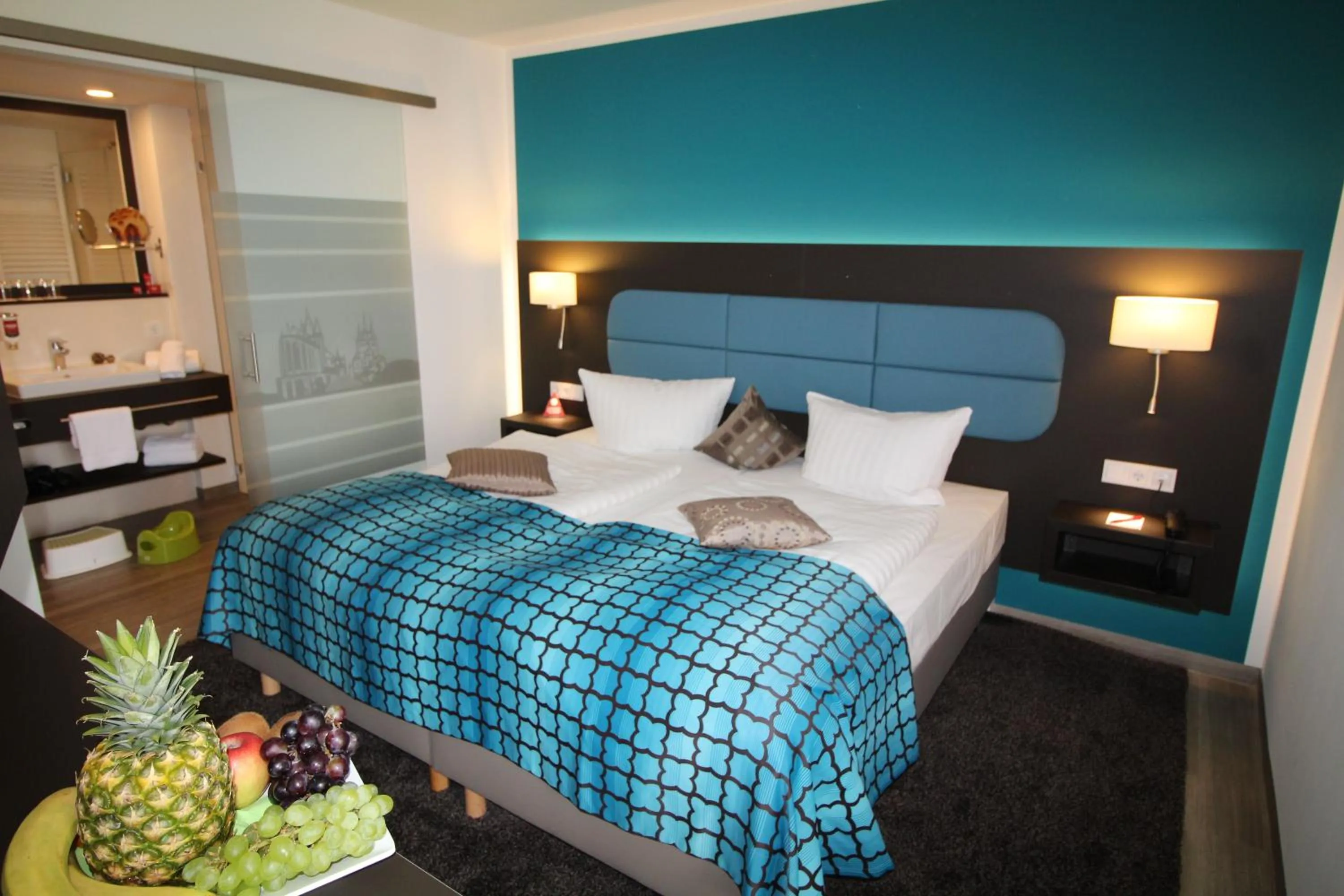 Photo of the whole room, Bed in Hotel Am Kaisersaal