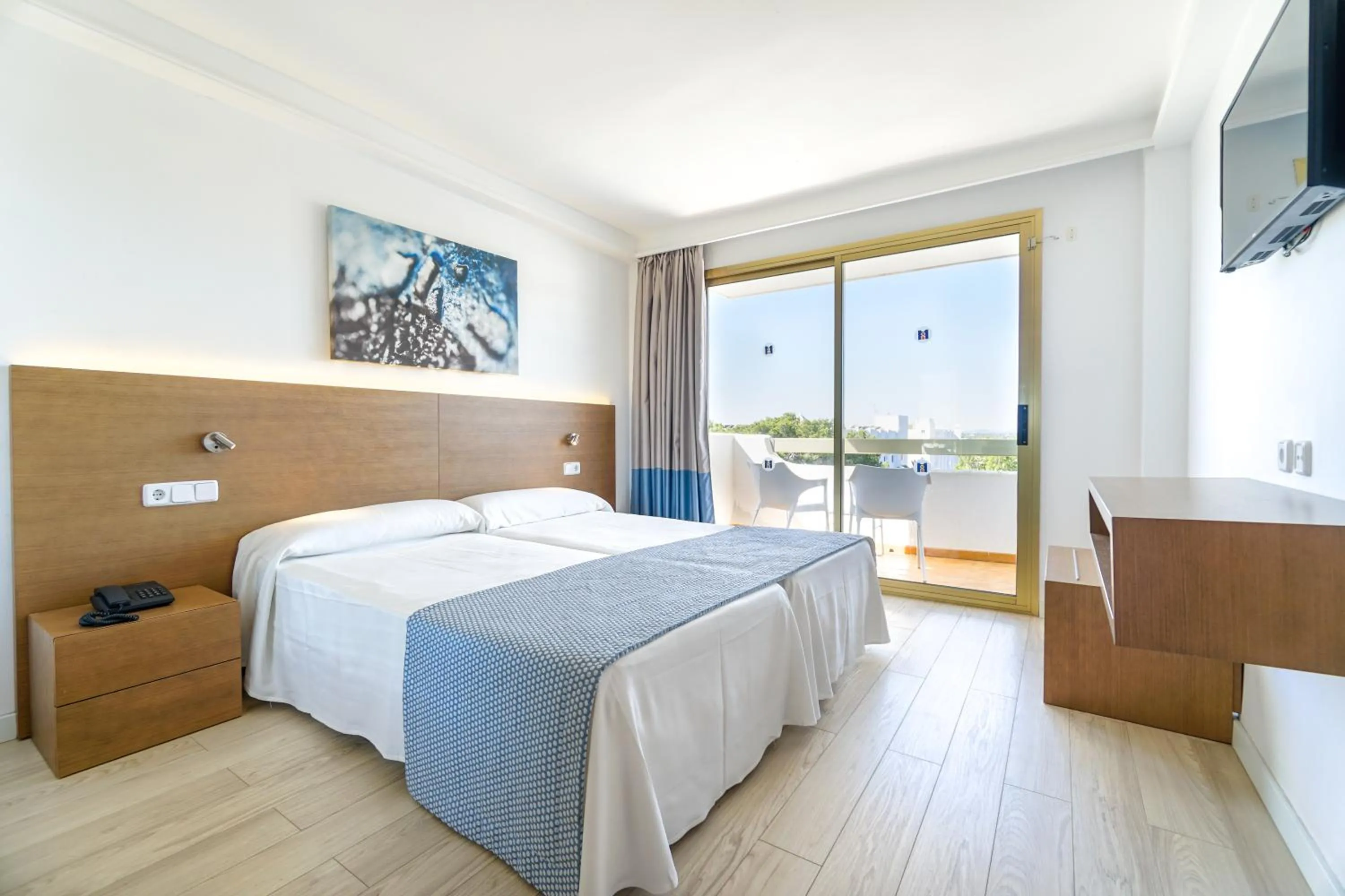 Photo of the whole room, Bed in Hotel Millor Sol