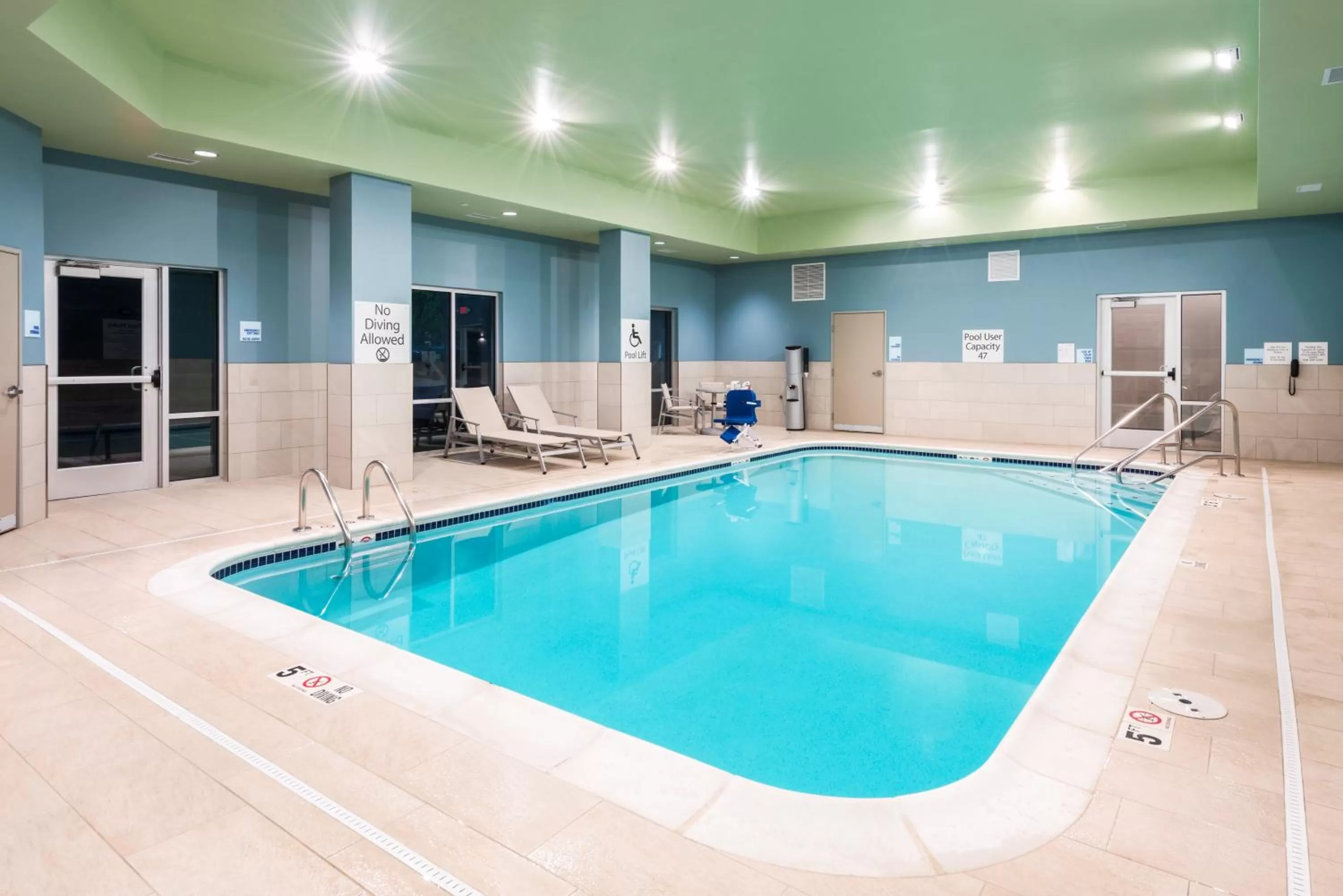 Swimming pool in Holiday Inn Express & Suites St. Louis - Chesterfield by IHG