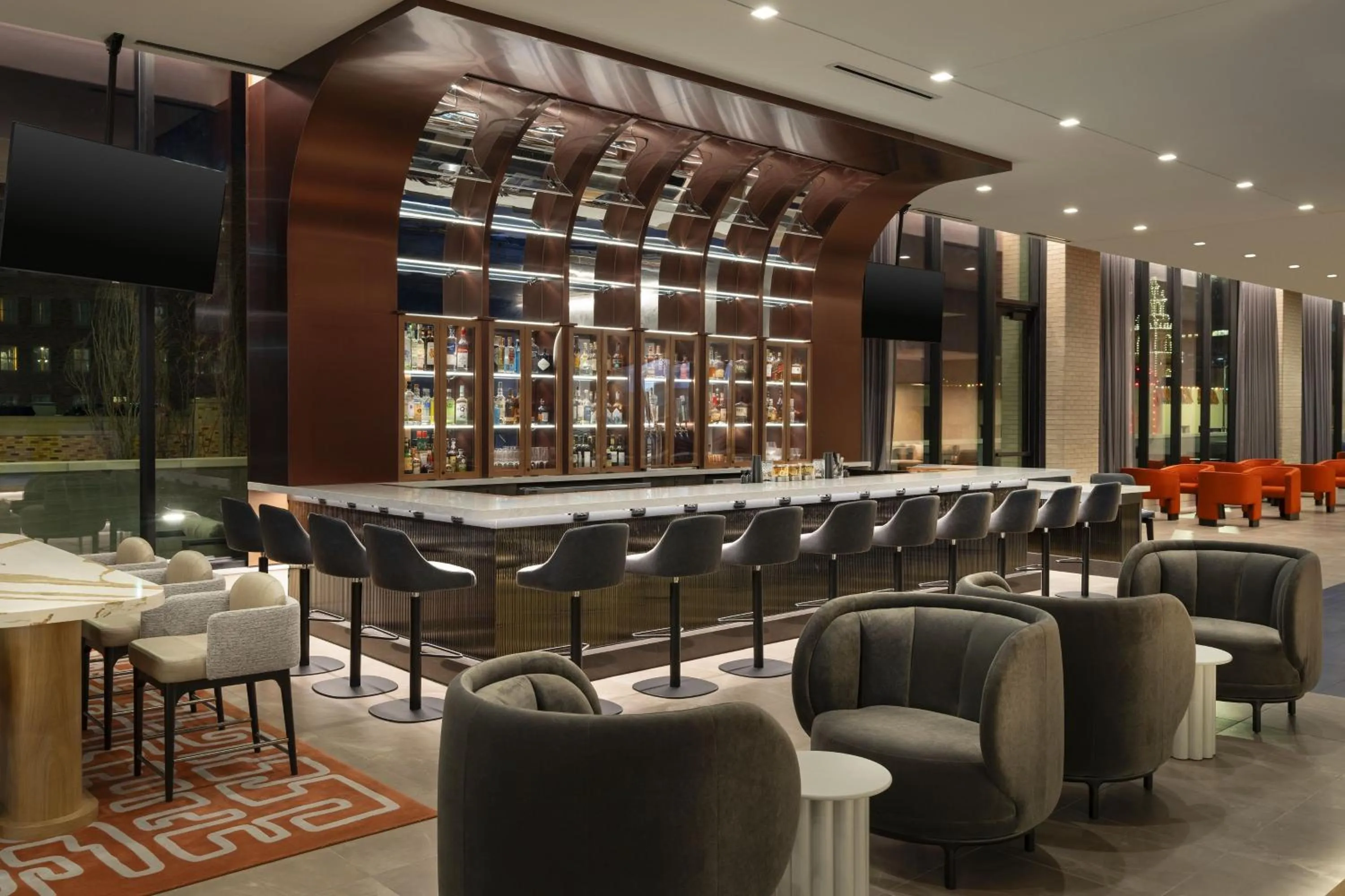 Lounge or bar in Cascade Hotel, Kansas City, a Tribute Portfolio Hotel