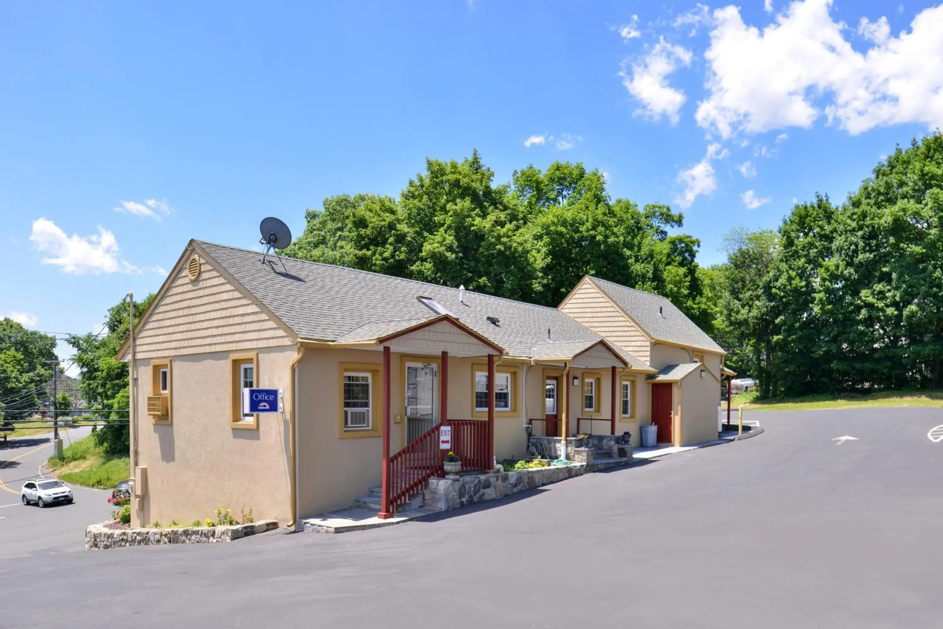 Golden Hill Inn-Danbury Golden Hill Inn-Danbury