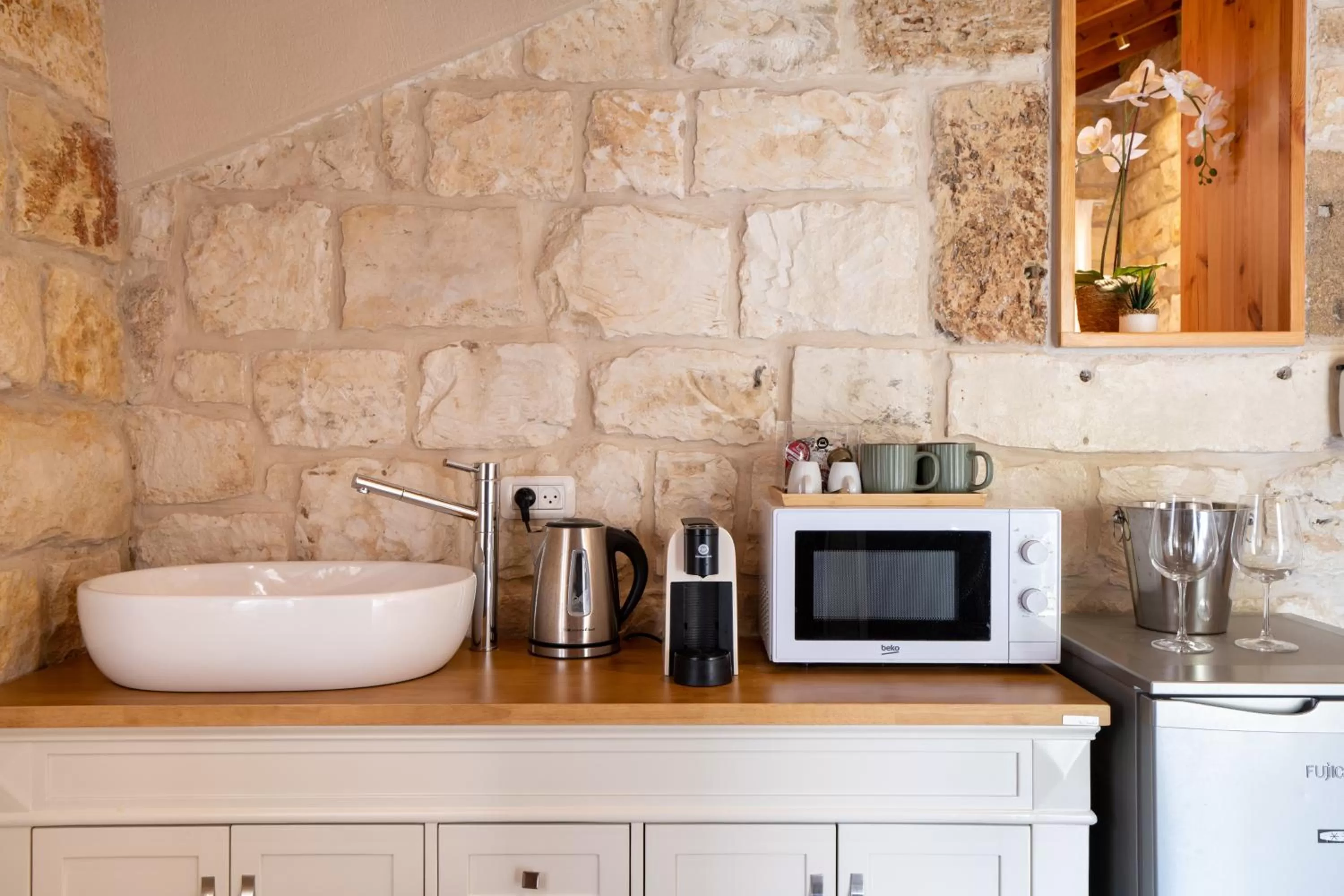 Coffee/tea facilities in Via Maria Boutique Suites - Free Parking