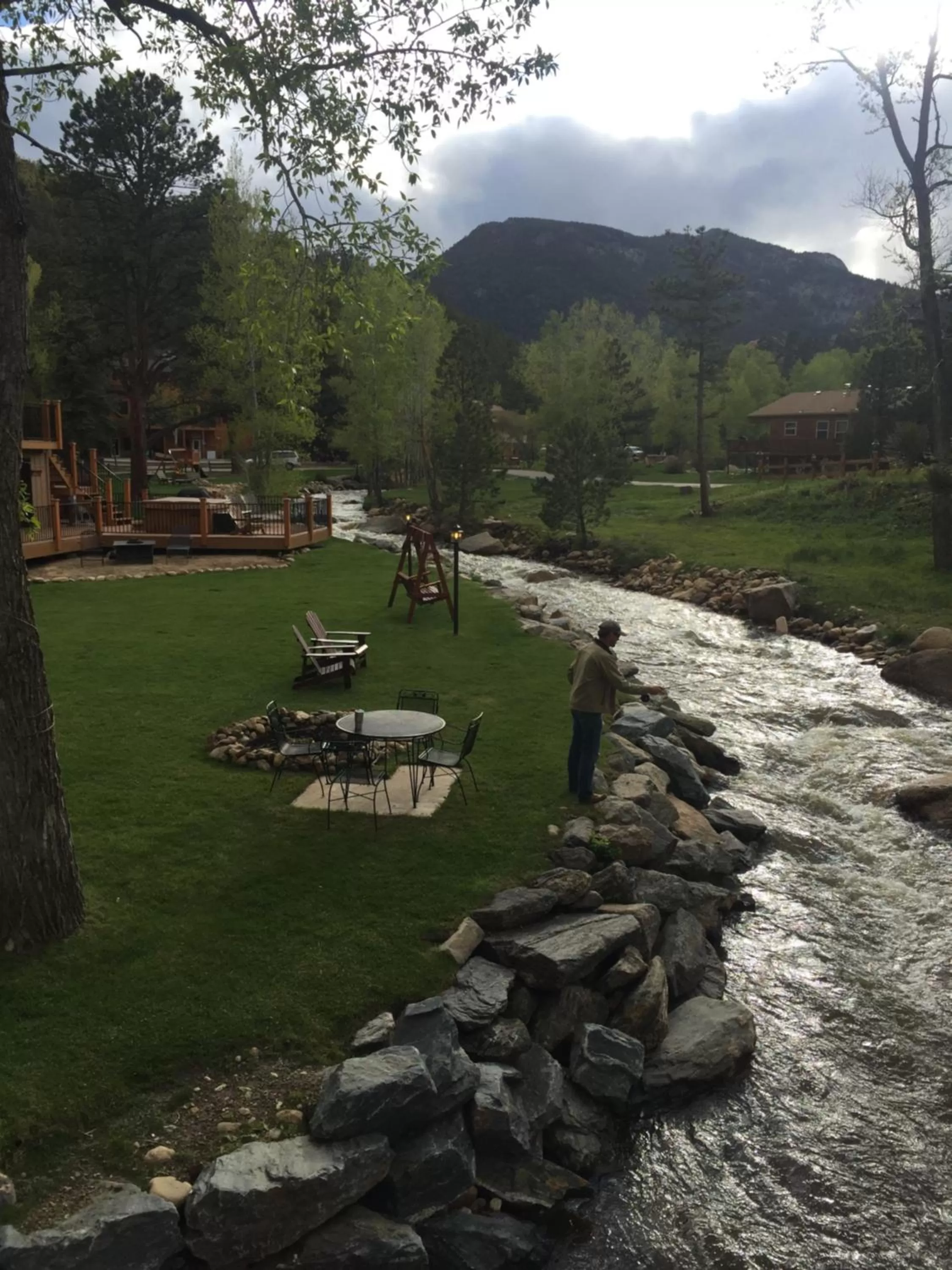 4 Seasons Inn on Fall River