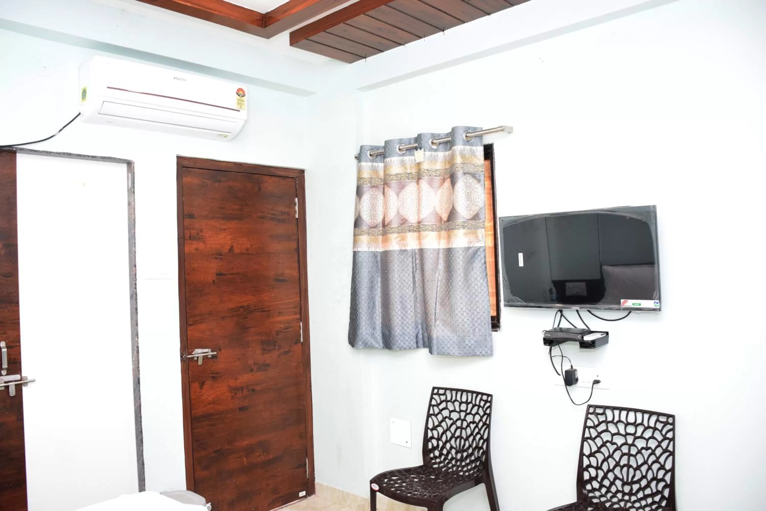 TV and multimedia in Shankar Residency, Akkalkot