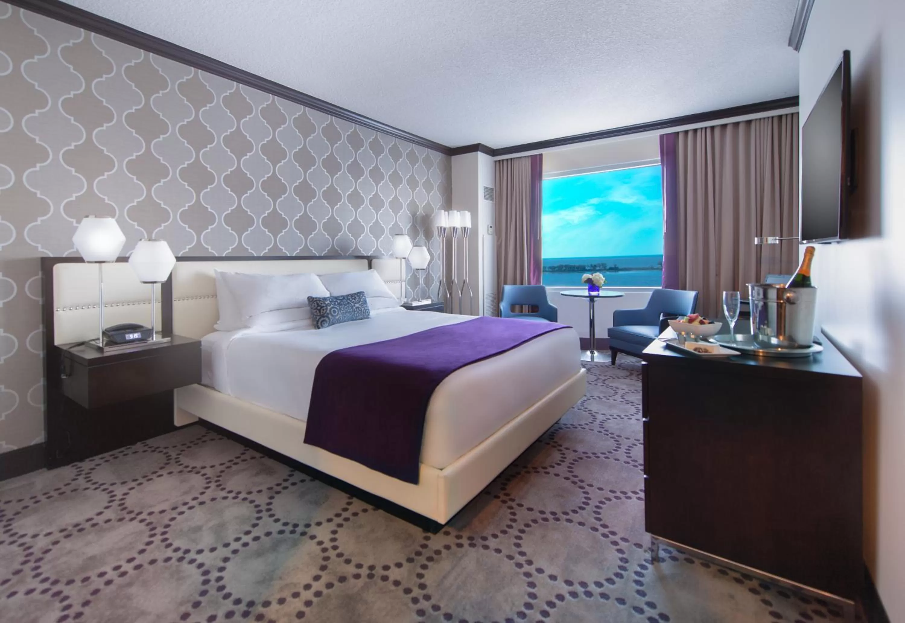 Bed in Harrah's Gulf Coast, A Caesars Destination