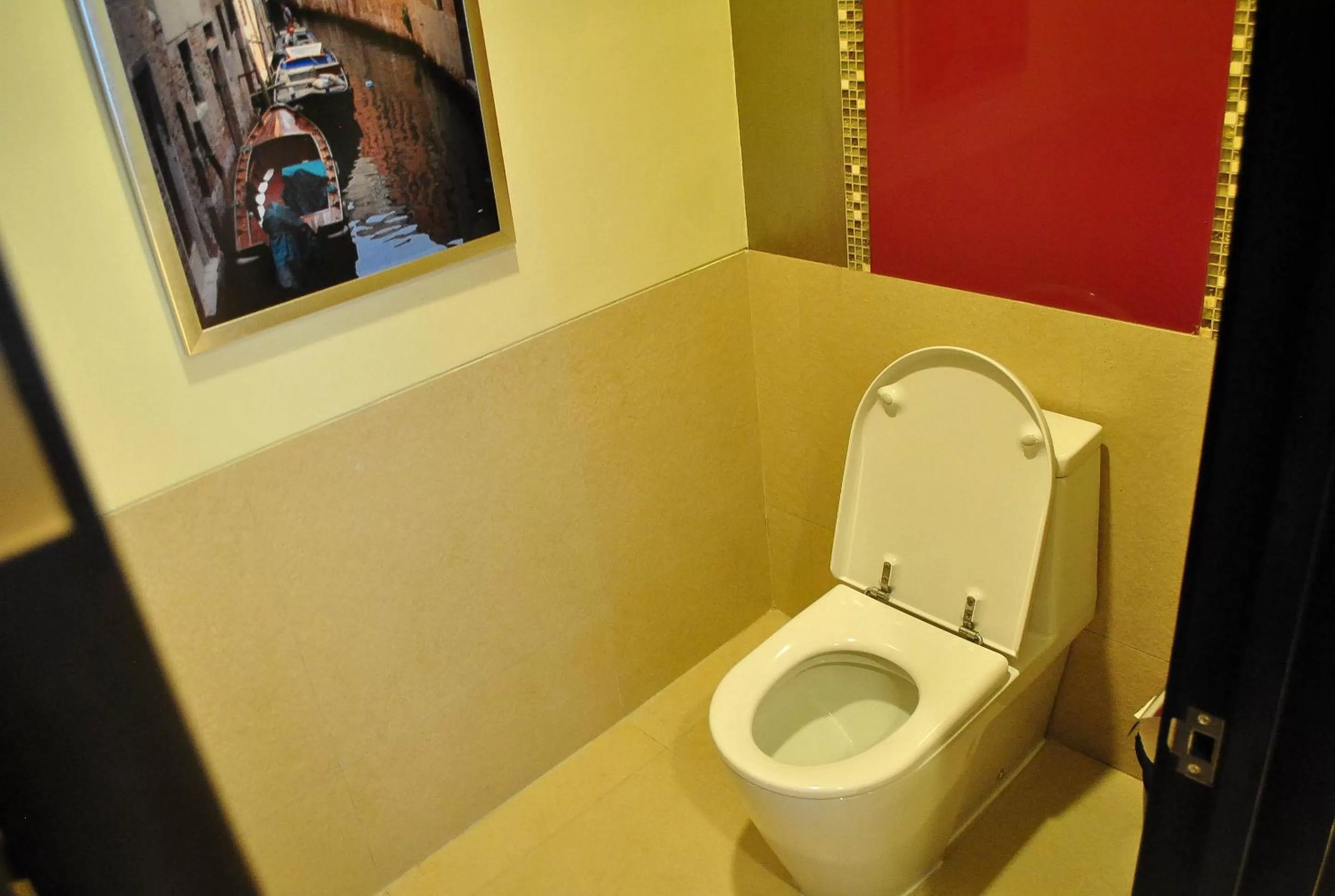 Toilet in Hotel Elizabeth Cebu