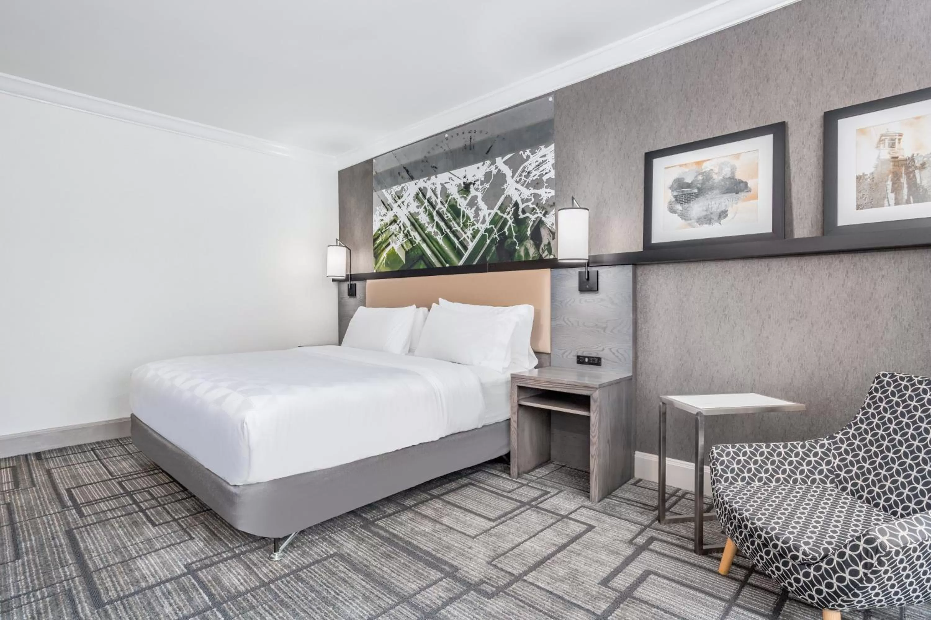 Photo of the whole room, Bed in Holiday Inn Lafayette-City Centre by IHG