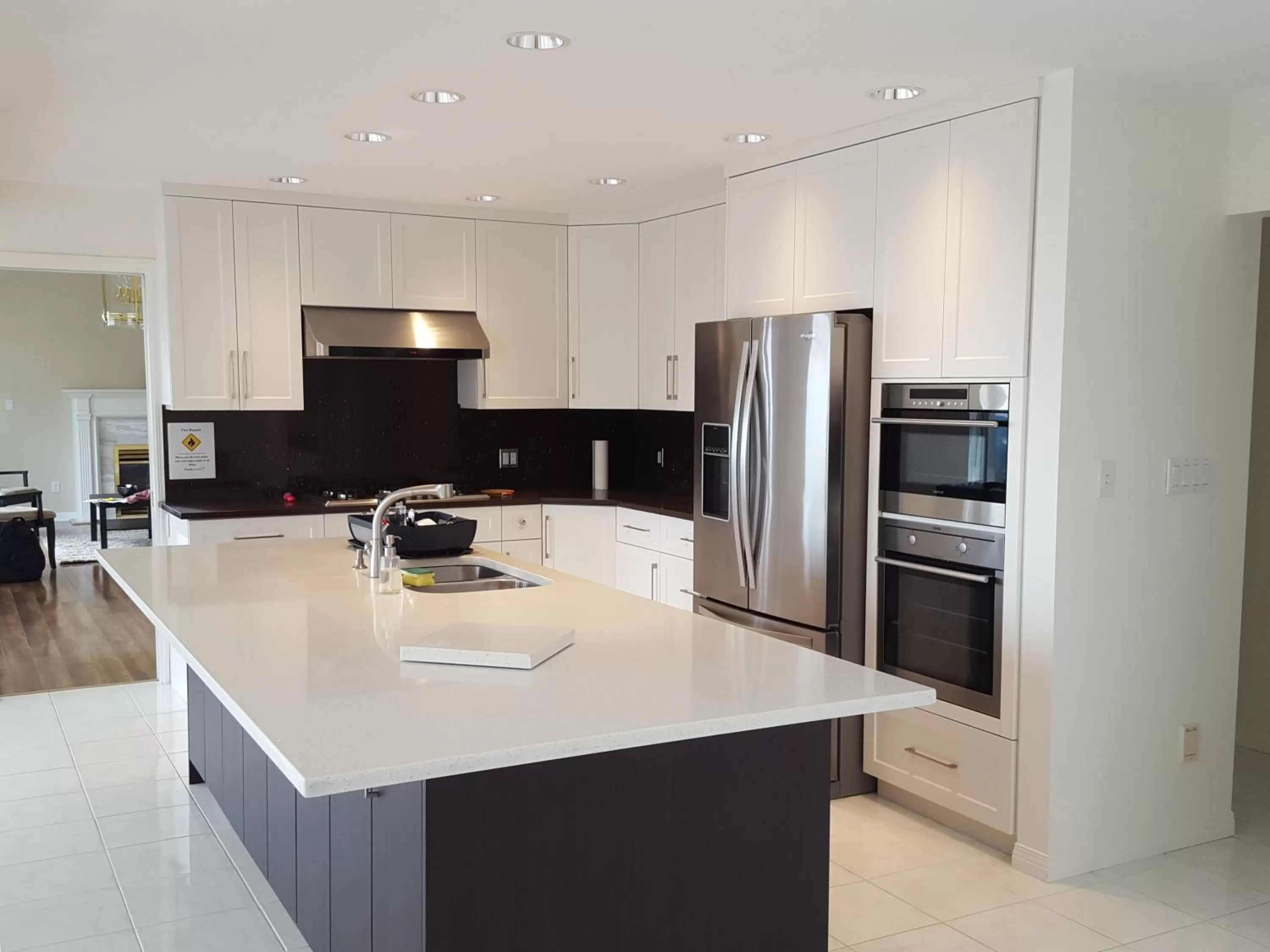 Communal kitchen, Kitchen/Kitchenette in Emperial Suites