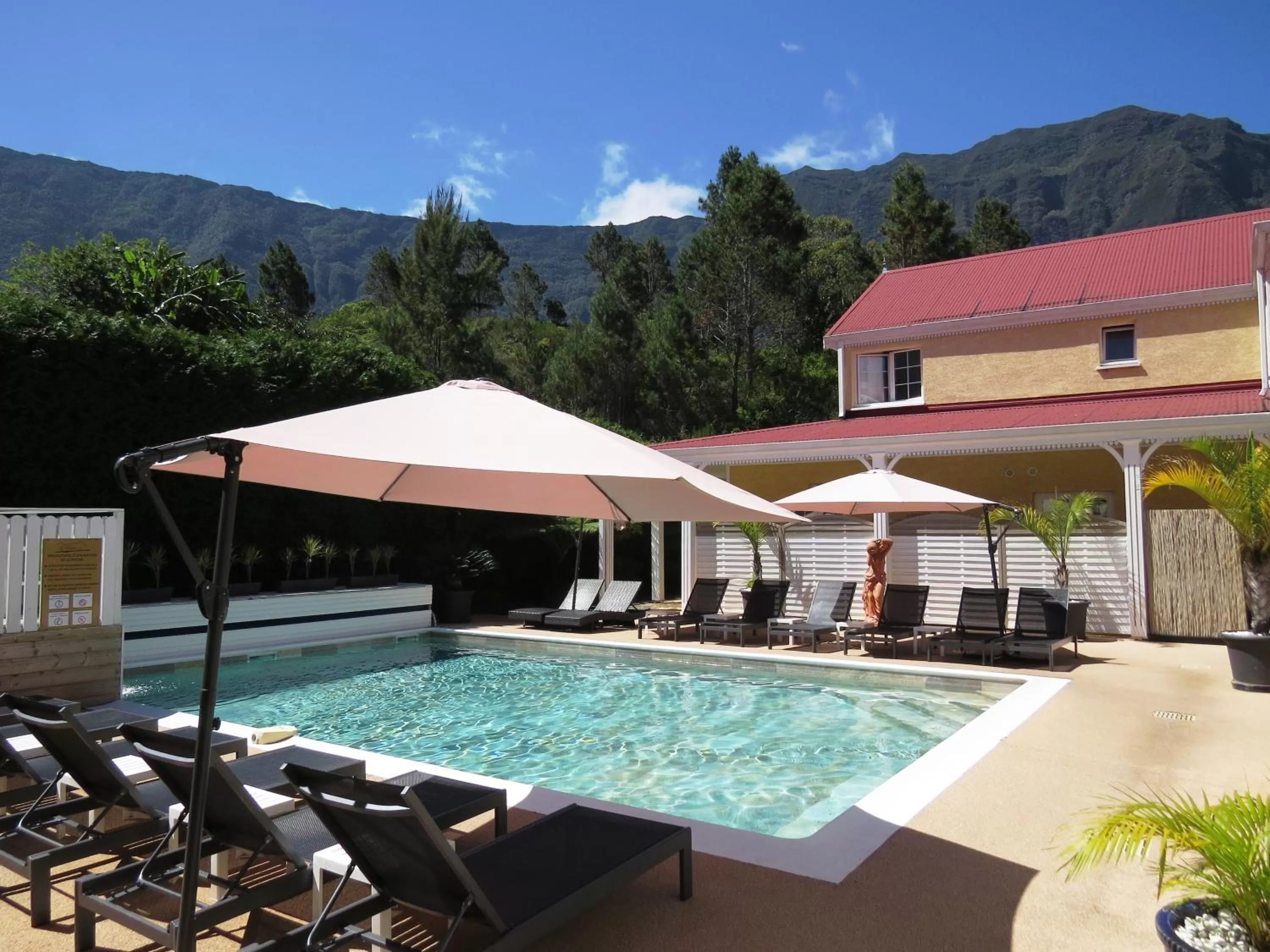 Property building in Hotel Le Cilaos