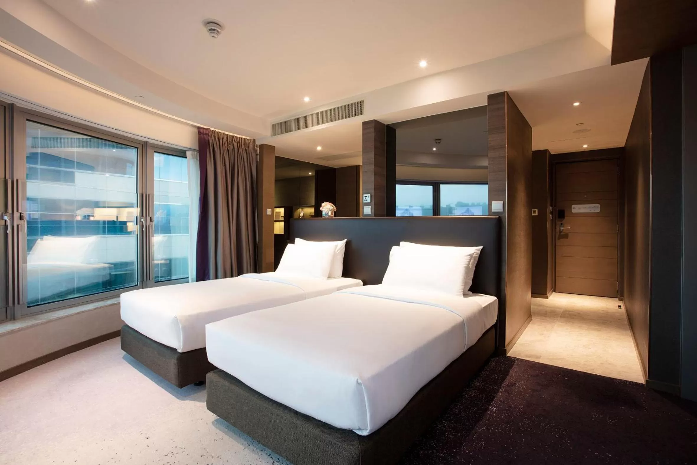 Photo of the whole room, Bed in Royal Plaza Hotel