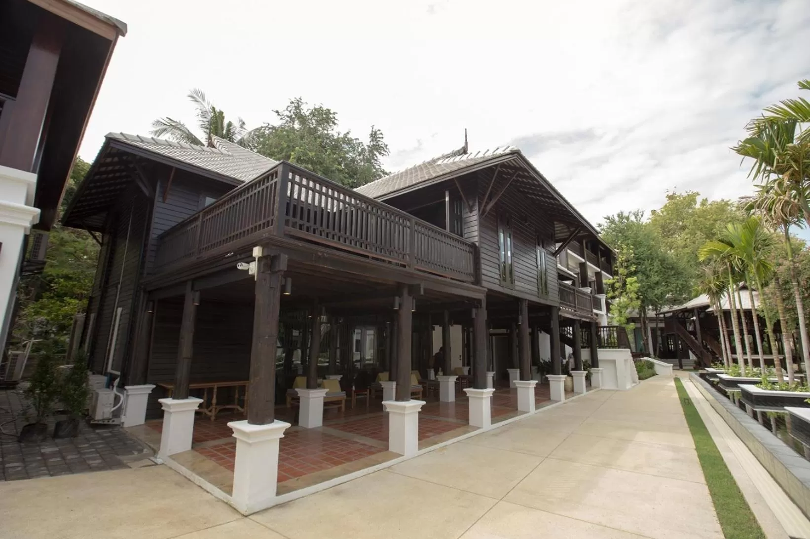 Library in Na Nirand Romantic Boutique Resort