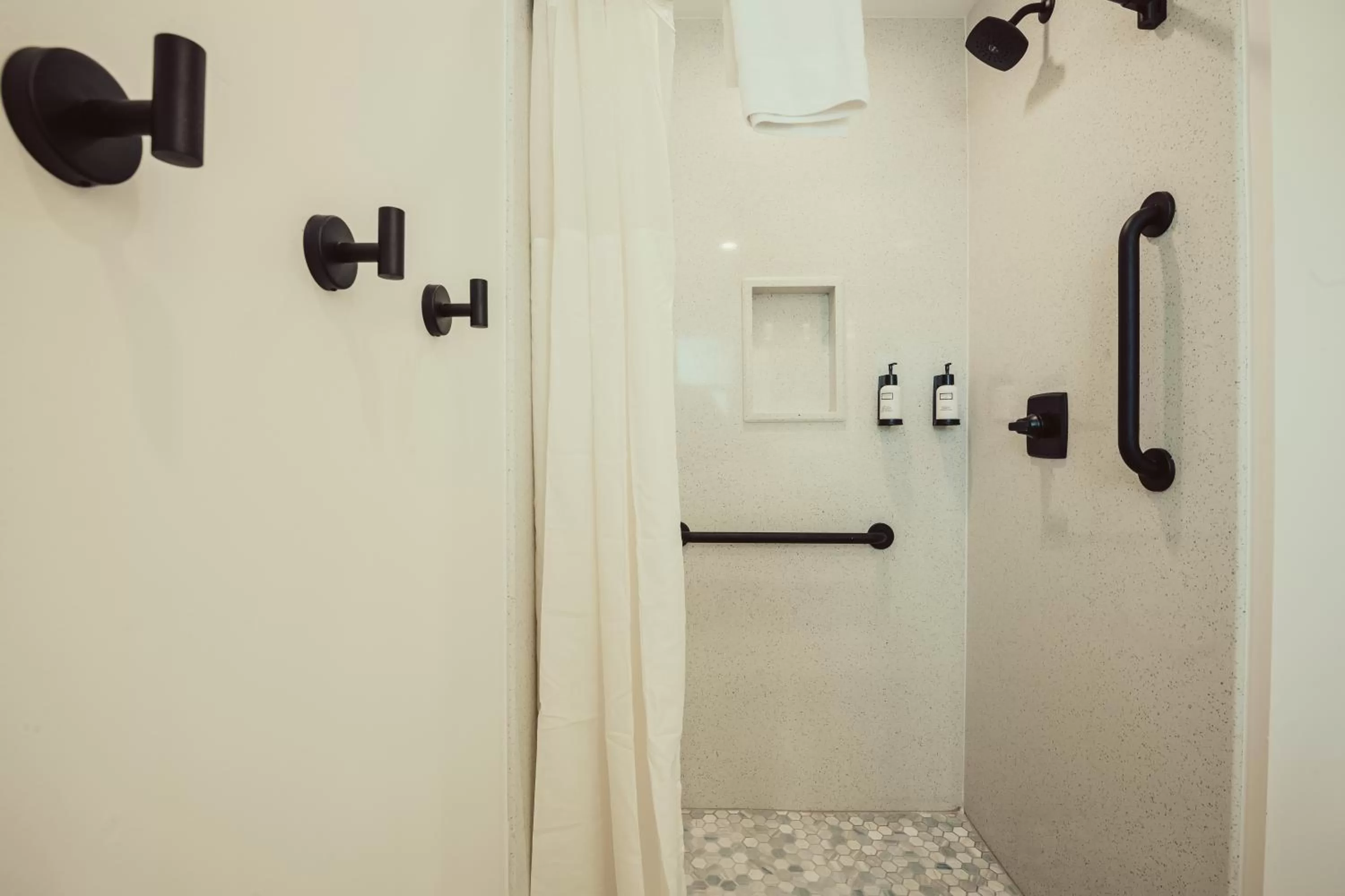 Shower in Blufftop Inn & Suites - Wharf/Restaurant District