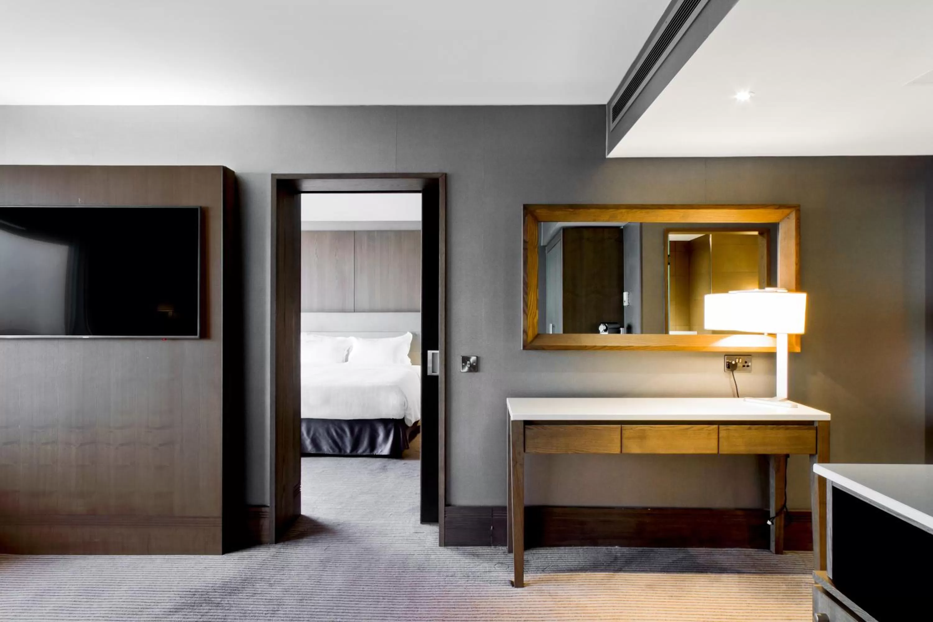 Bathroom, Bed in Radisson Blu Manchester Airport