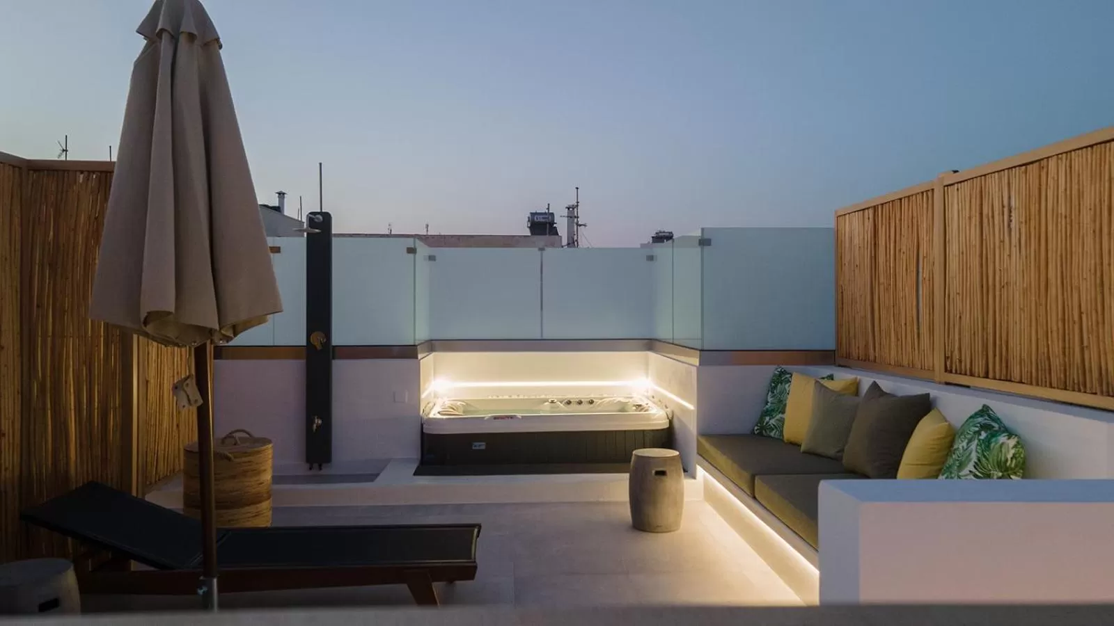 Hot Tub, Seating Area in Makava Suites Naxos