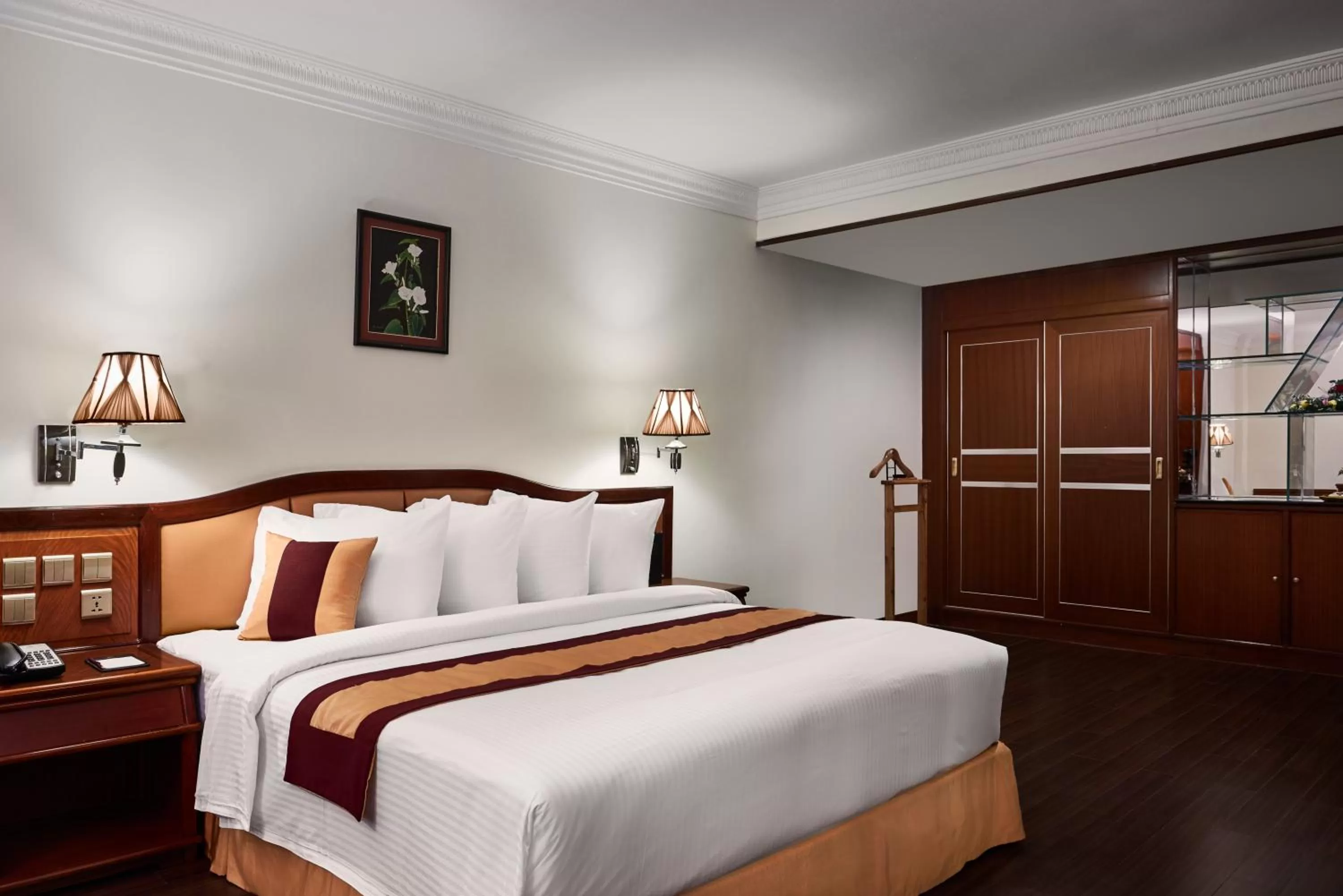 Bedroom, Bed in Phnom Penh Hotel