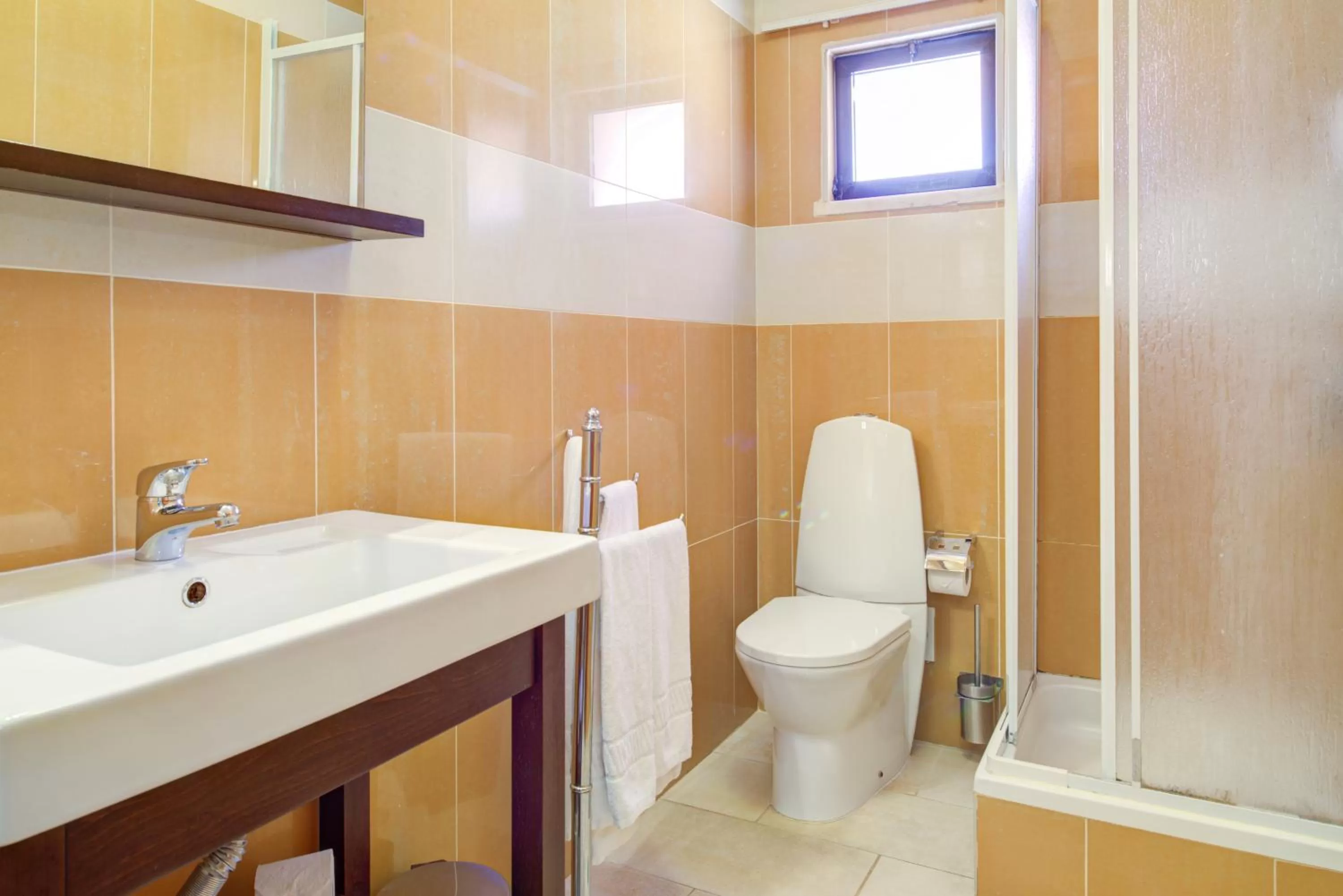 Bathroom in Choromar Apartments