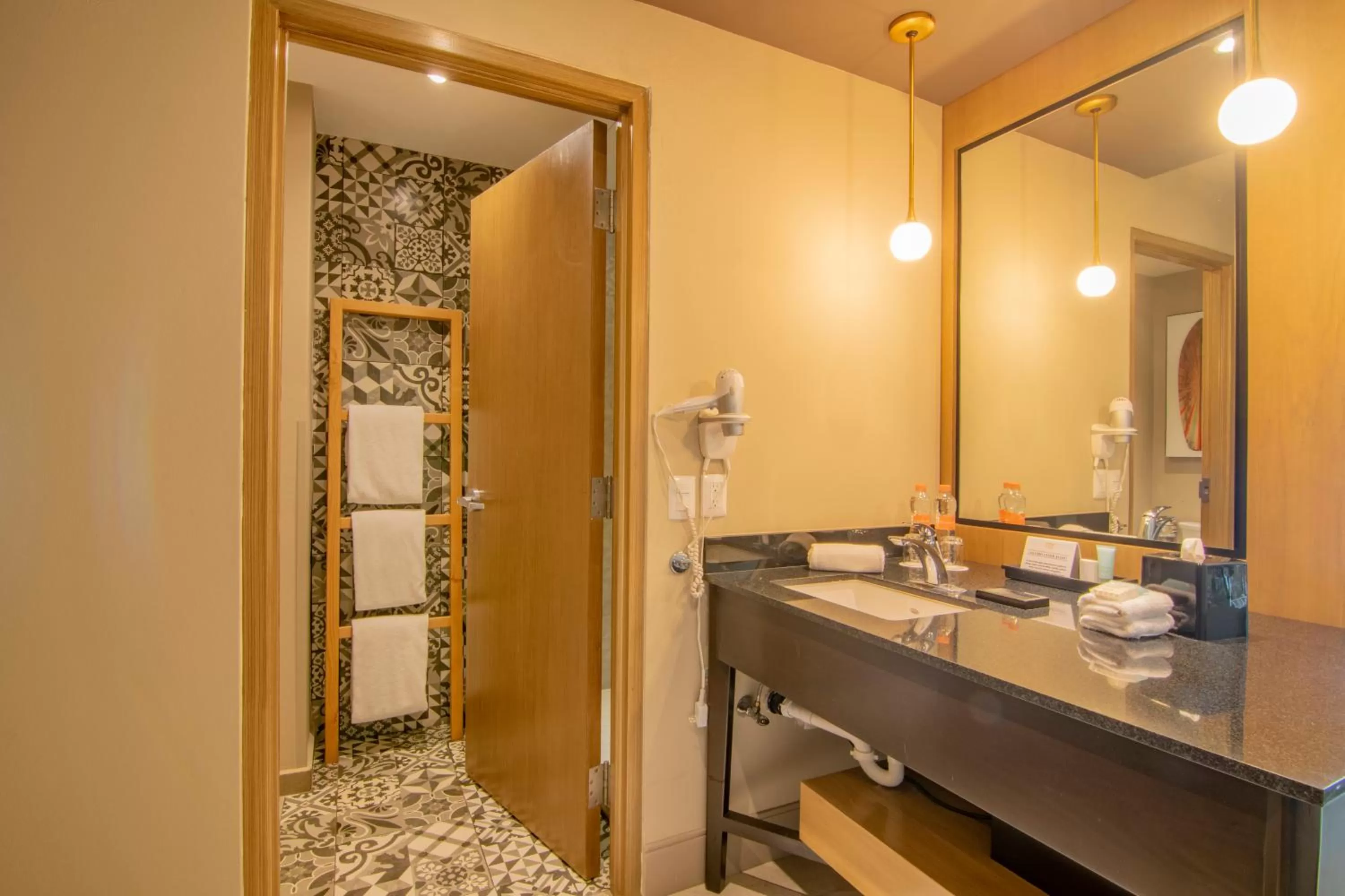 Deluxe Ocean 1 King in Torre Lucerna Hotel Ensenada