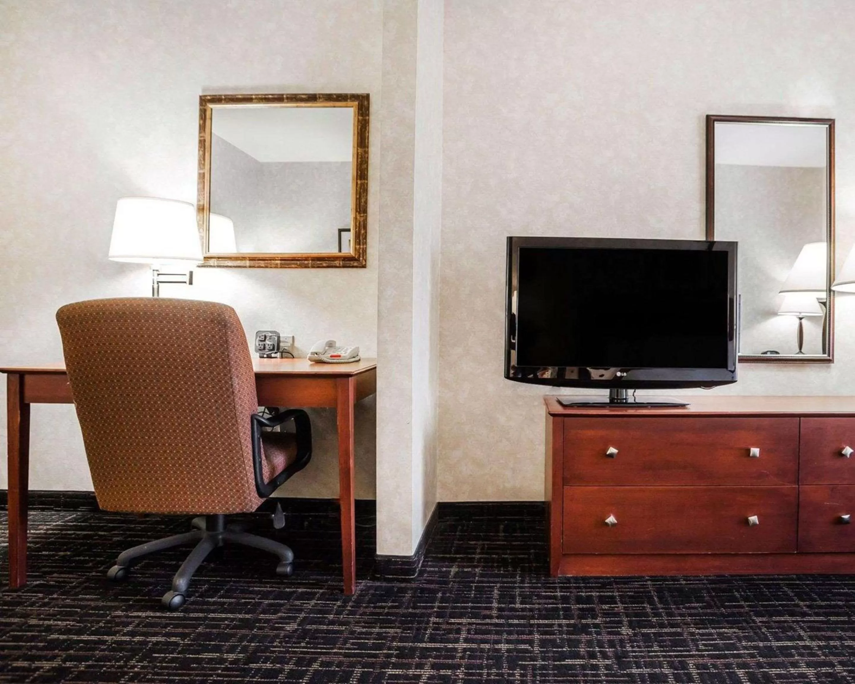Photo of the whole room in Comfort Suites Independence - Kansas City