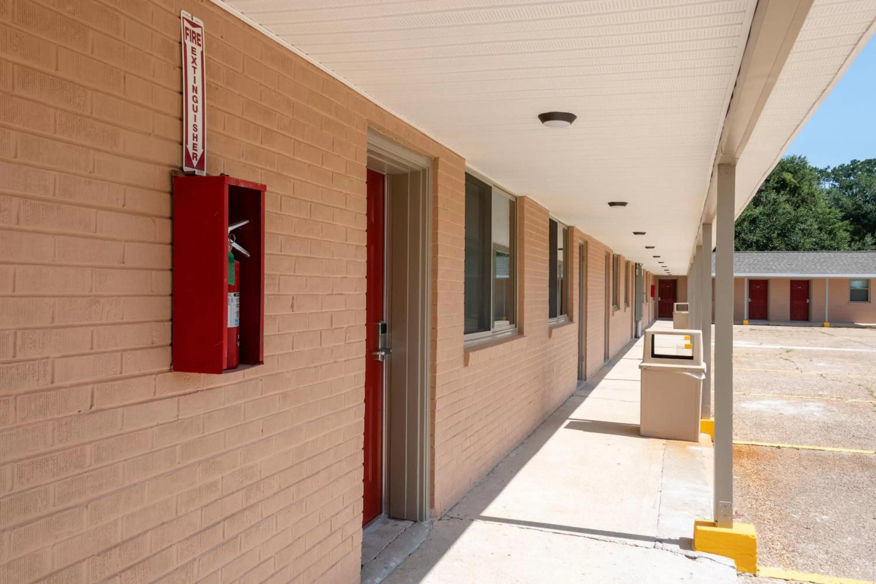 Property building in Budget Inn & Suites Baton Rouge