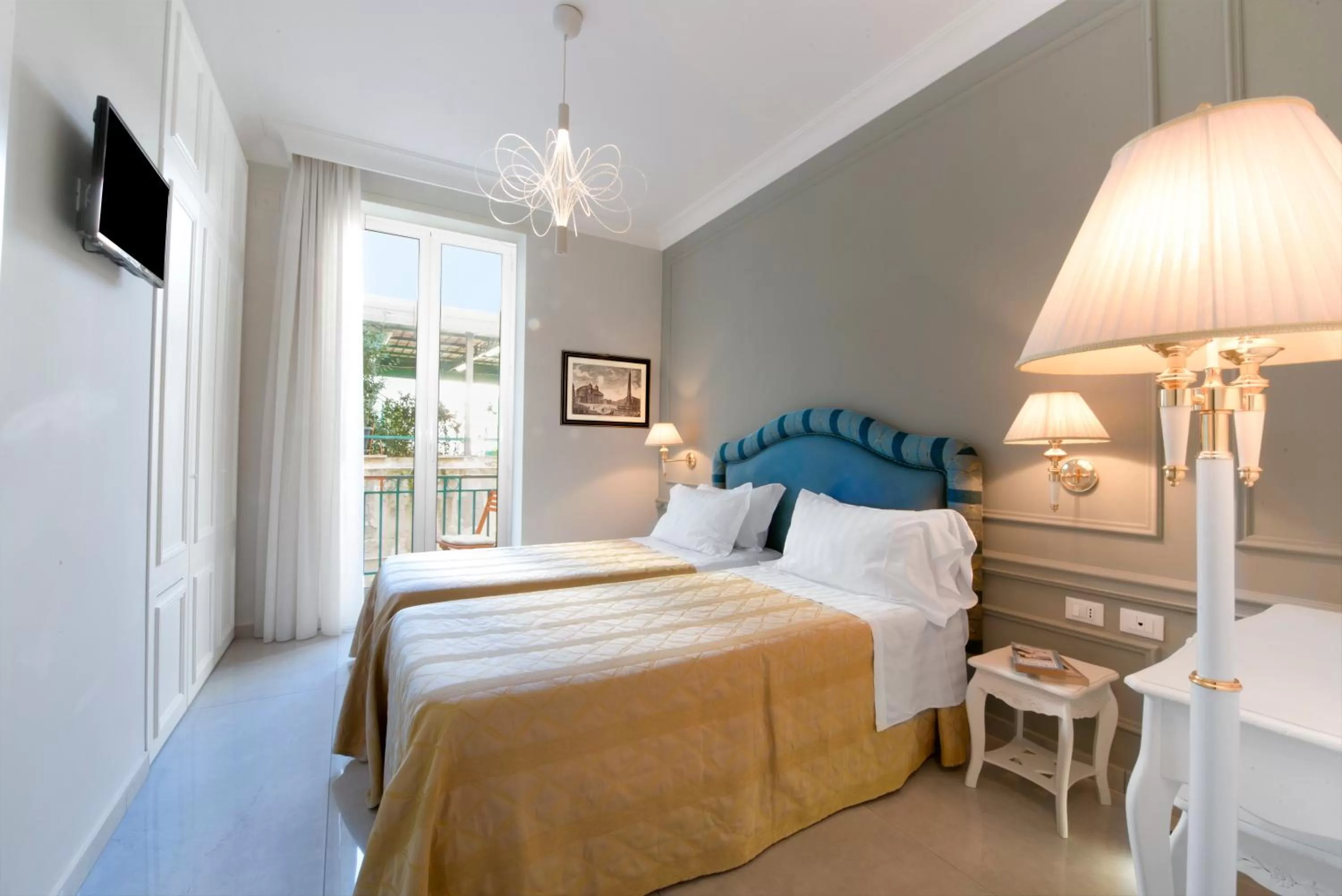 Bedroom, Bed in Ruins B&B