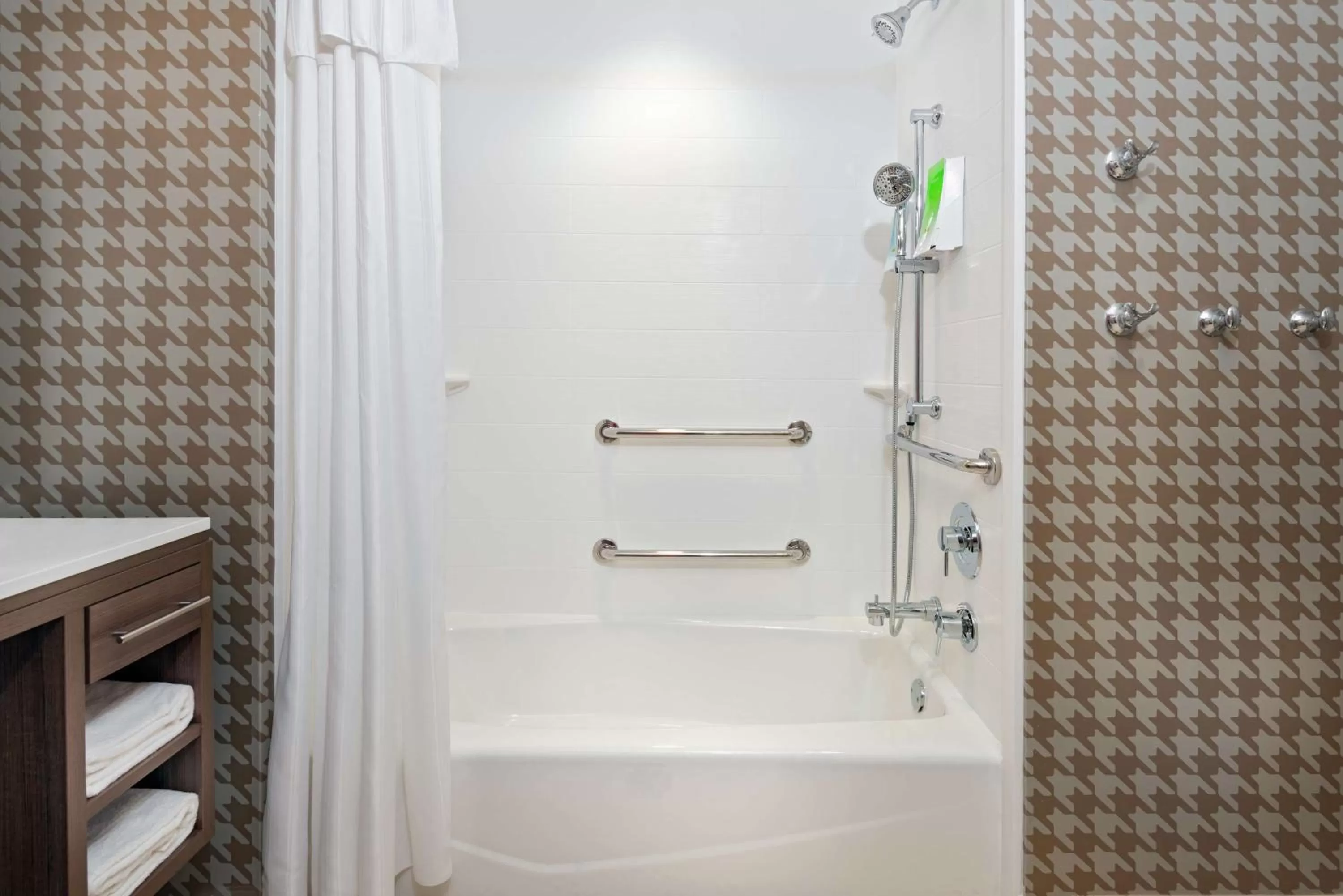 Bathroom in Home2 Suites By Hilton Orlando Near Universal