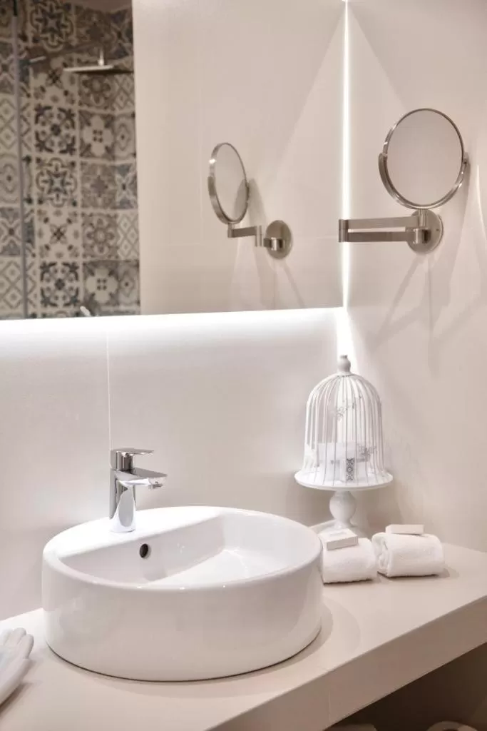 Toilet in Hotel Cristal Porto