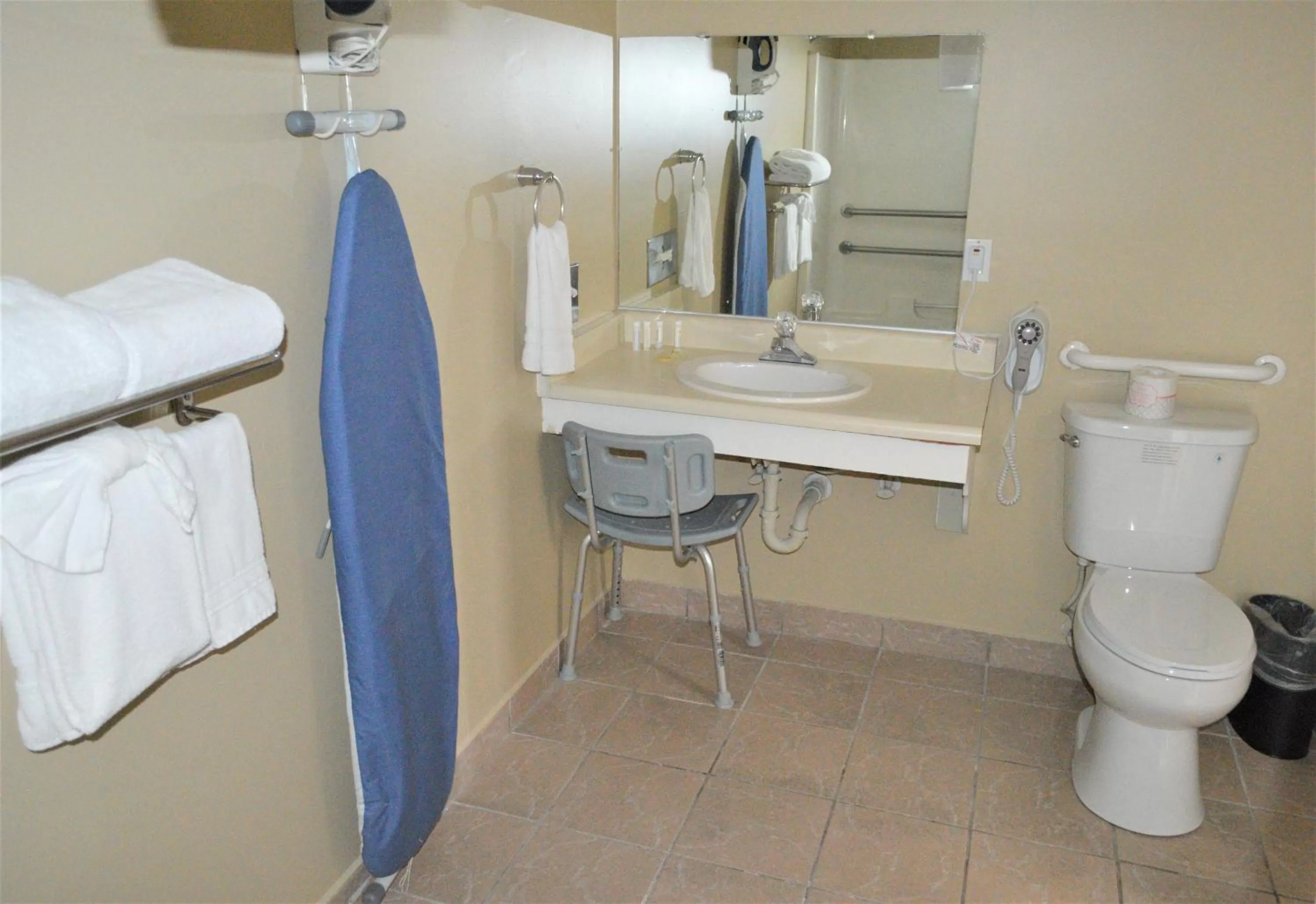 Bathroom in Omeo Suites Glass Beach