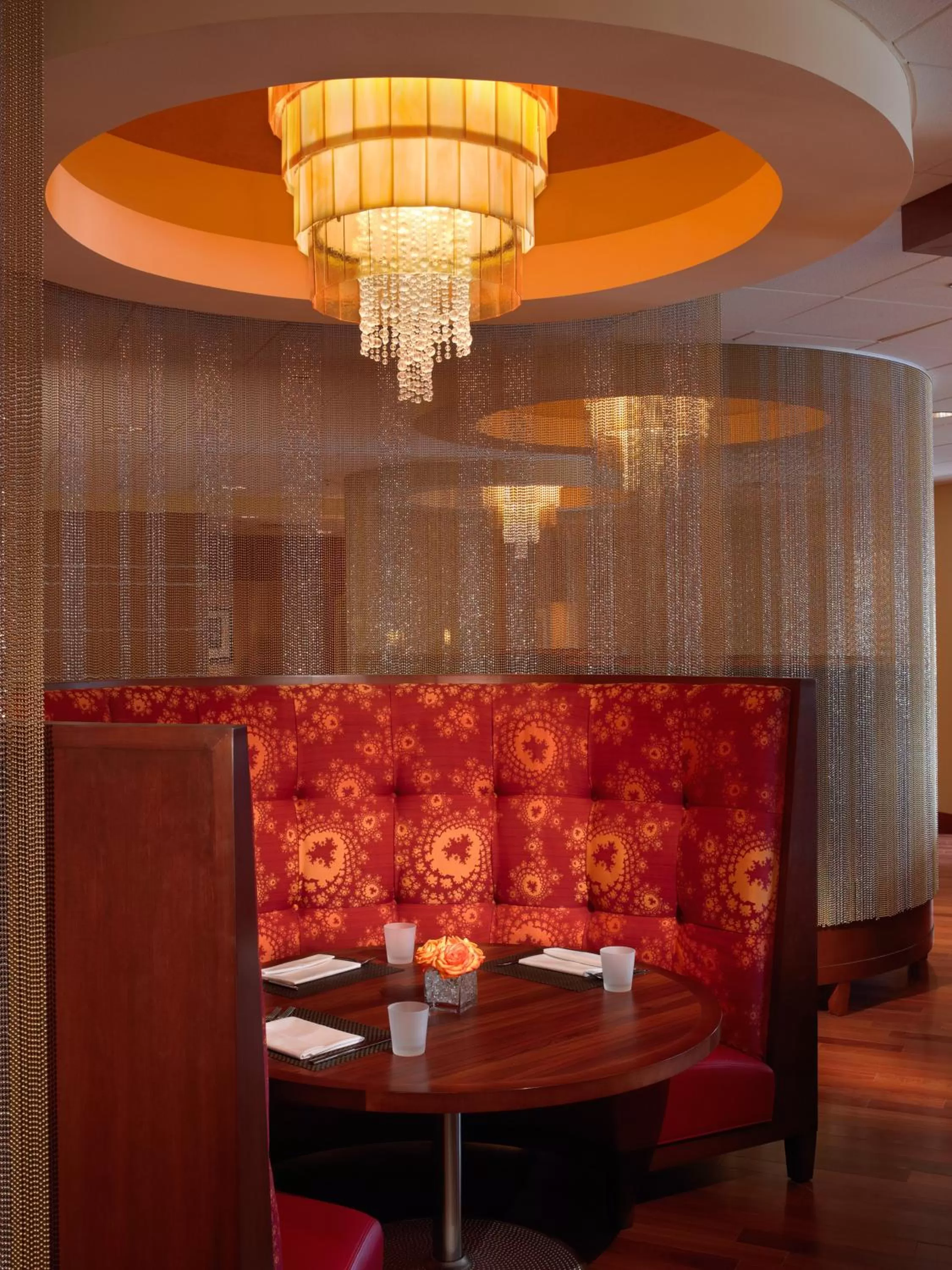 Restaurant/places to eat in Wyndham Cleveland Airport