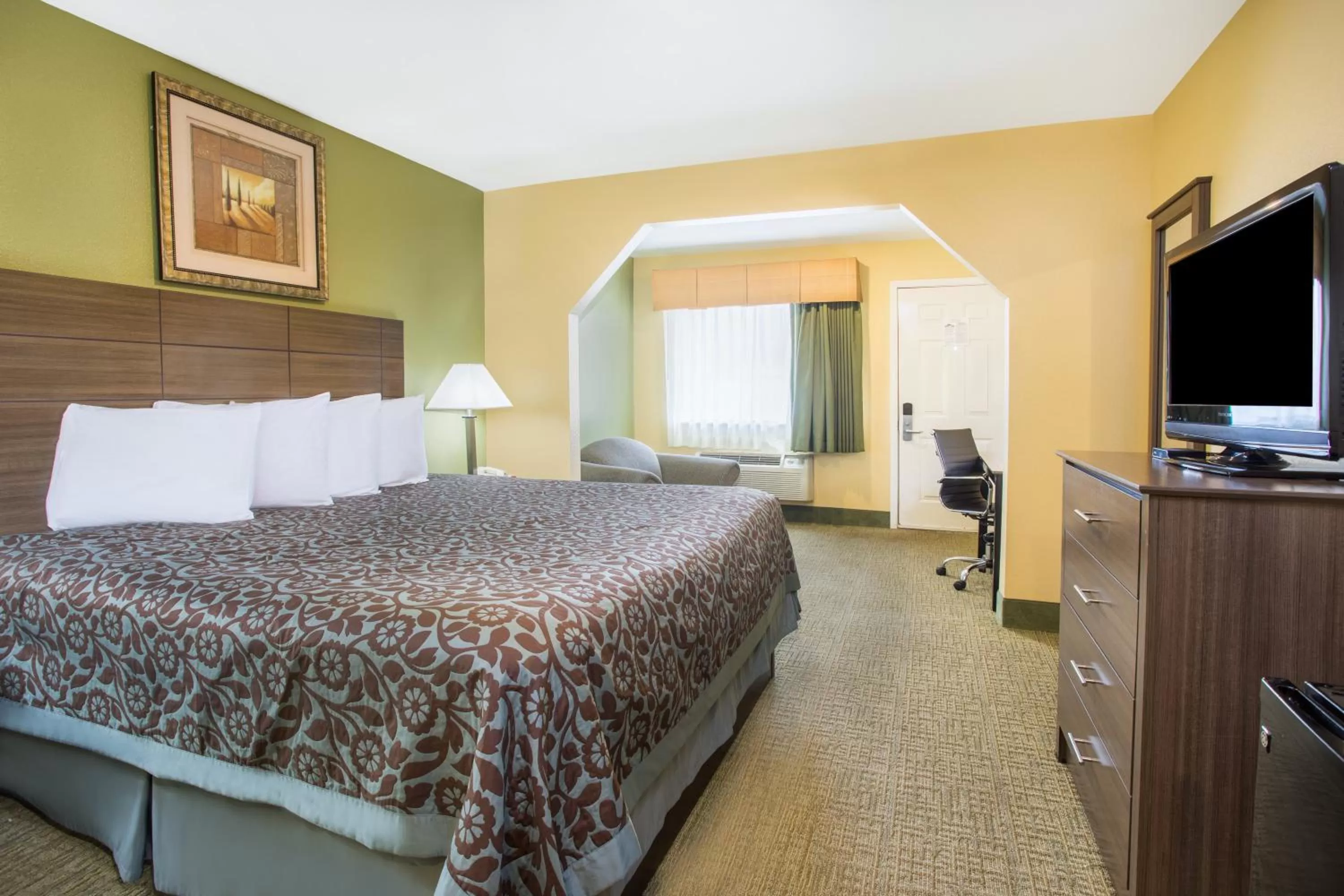 TV and multimedia, Bed in Days Inn by Wyndham Abbeville