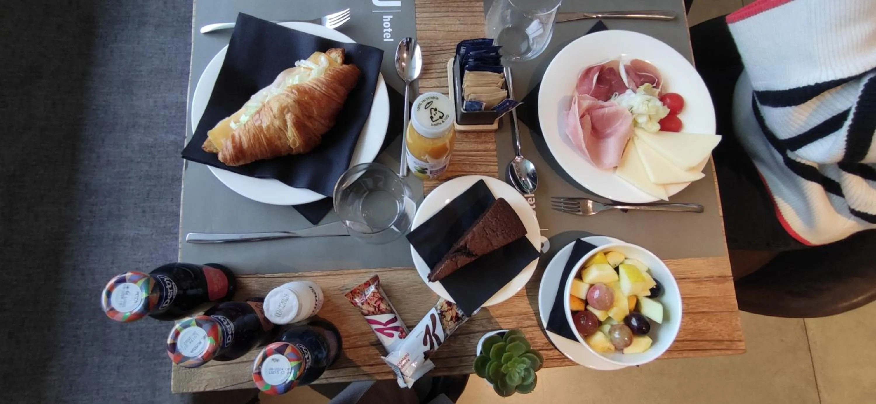 Breakfast in J Hotel