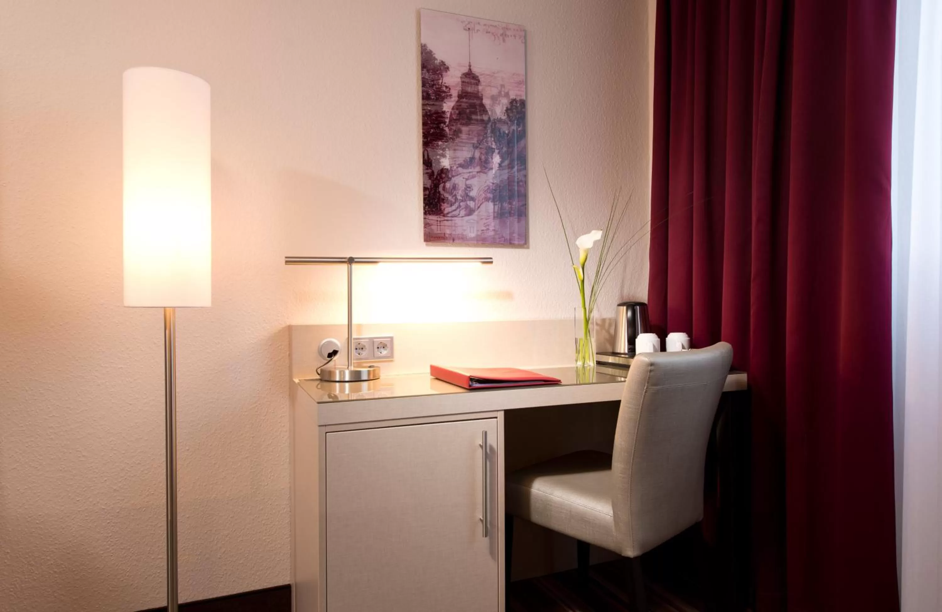 Photo of the whole room in Leonardo Hotel Köln