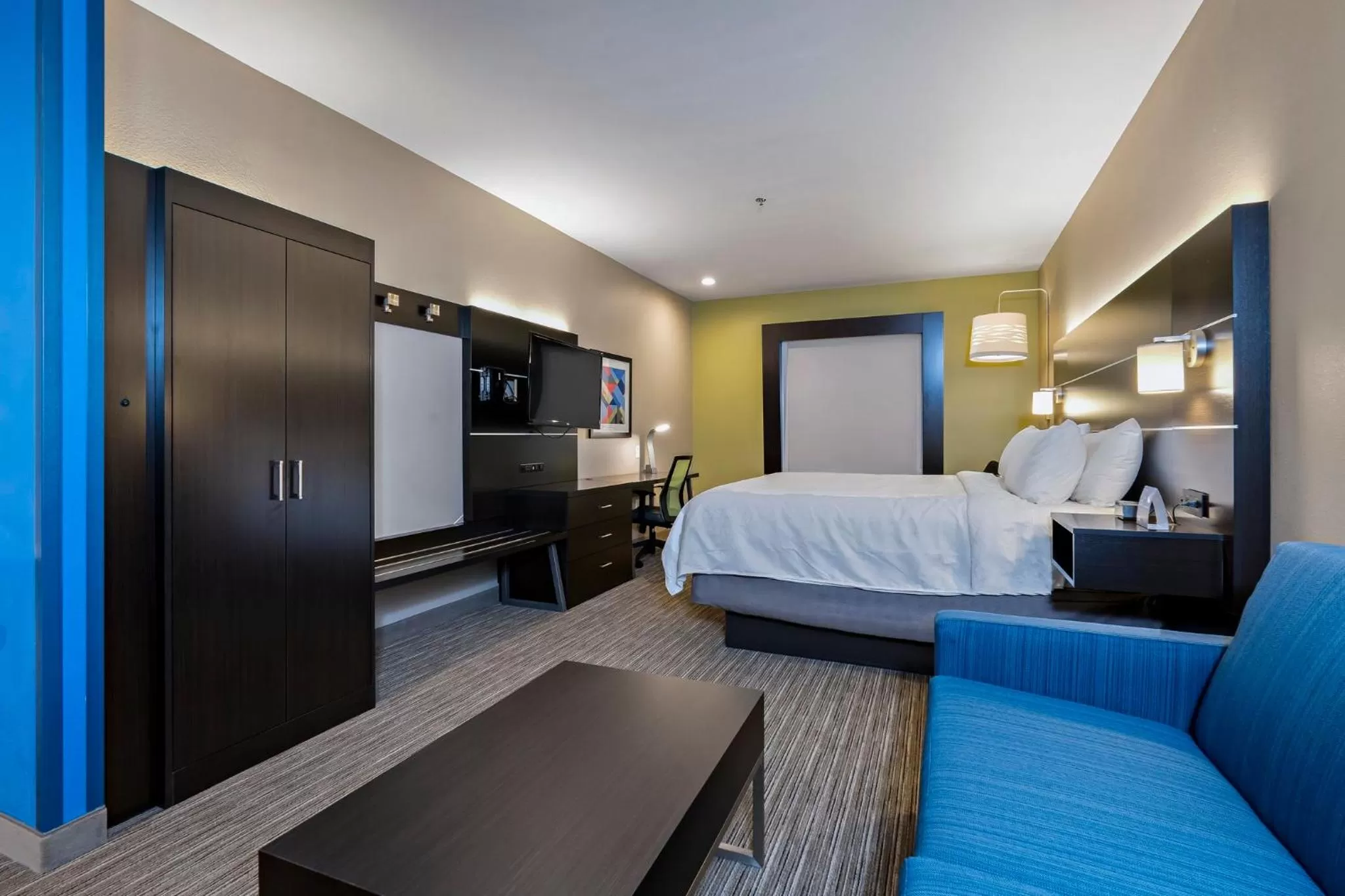 Photo of the whole room, Bed in Holiday Inn Express Hotel & Suites Kilgore North by IHG