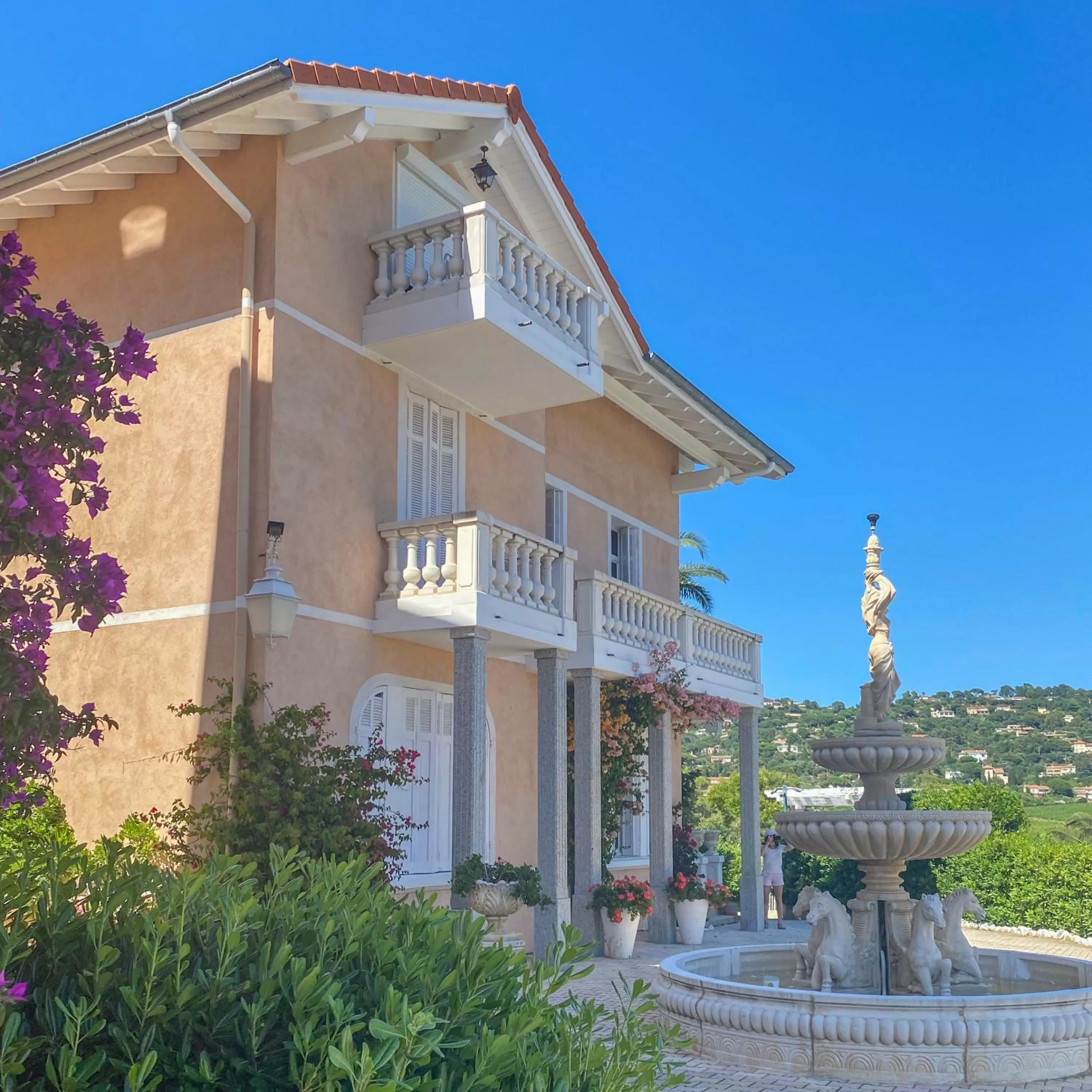 Property building in Le Château de Mei Lese