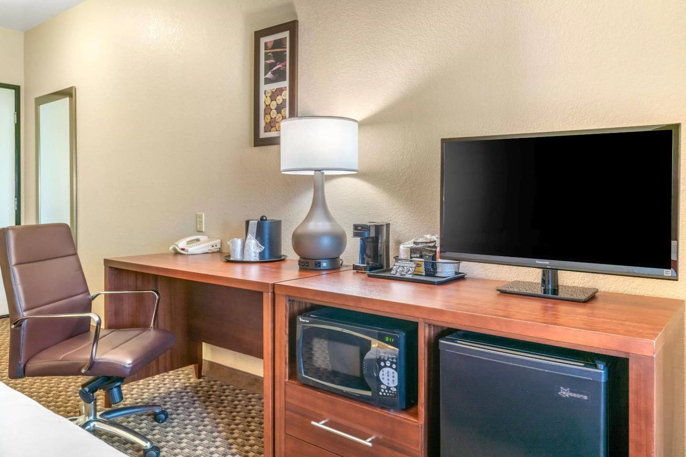 Photo of the whole room in Comfort Inn & Suites Galt - Lodi North