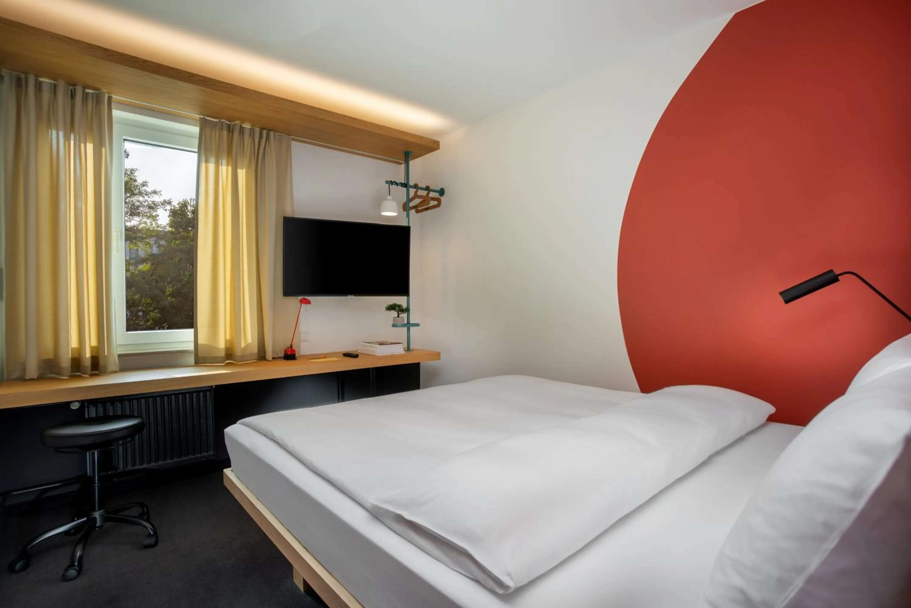 Photo of the whole room, Bed in The Hotel Darmstadt