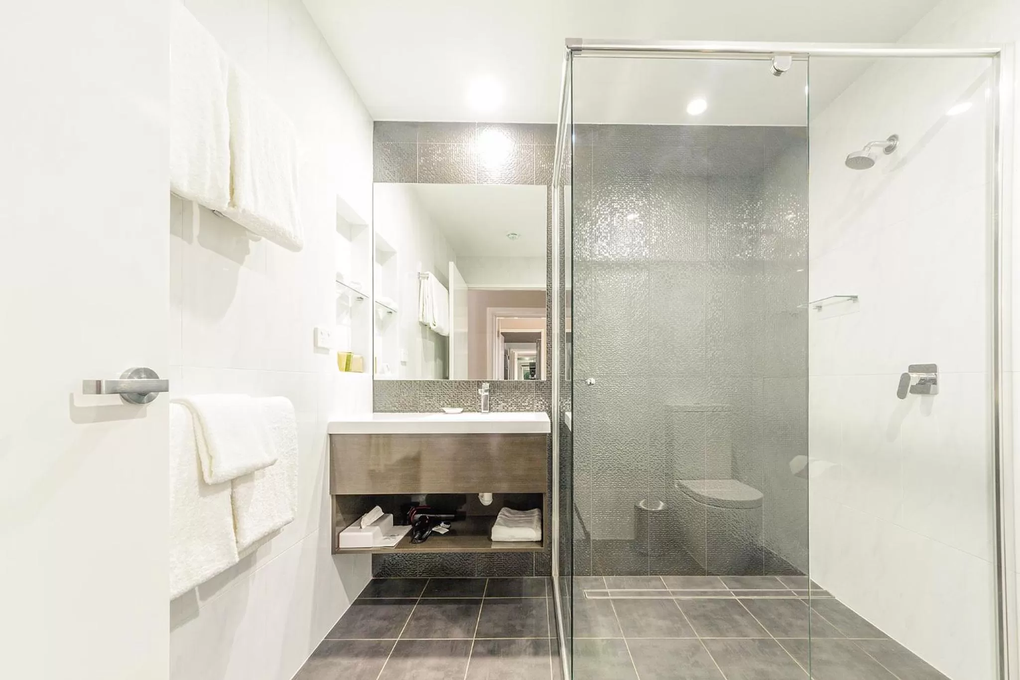 Bathroom in Club Cowra Motel