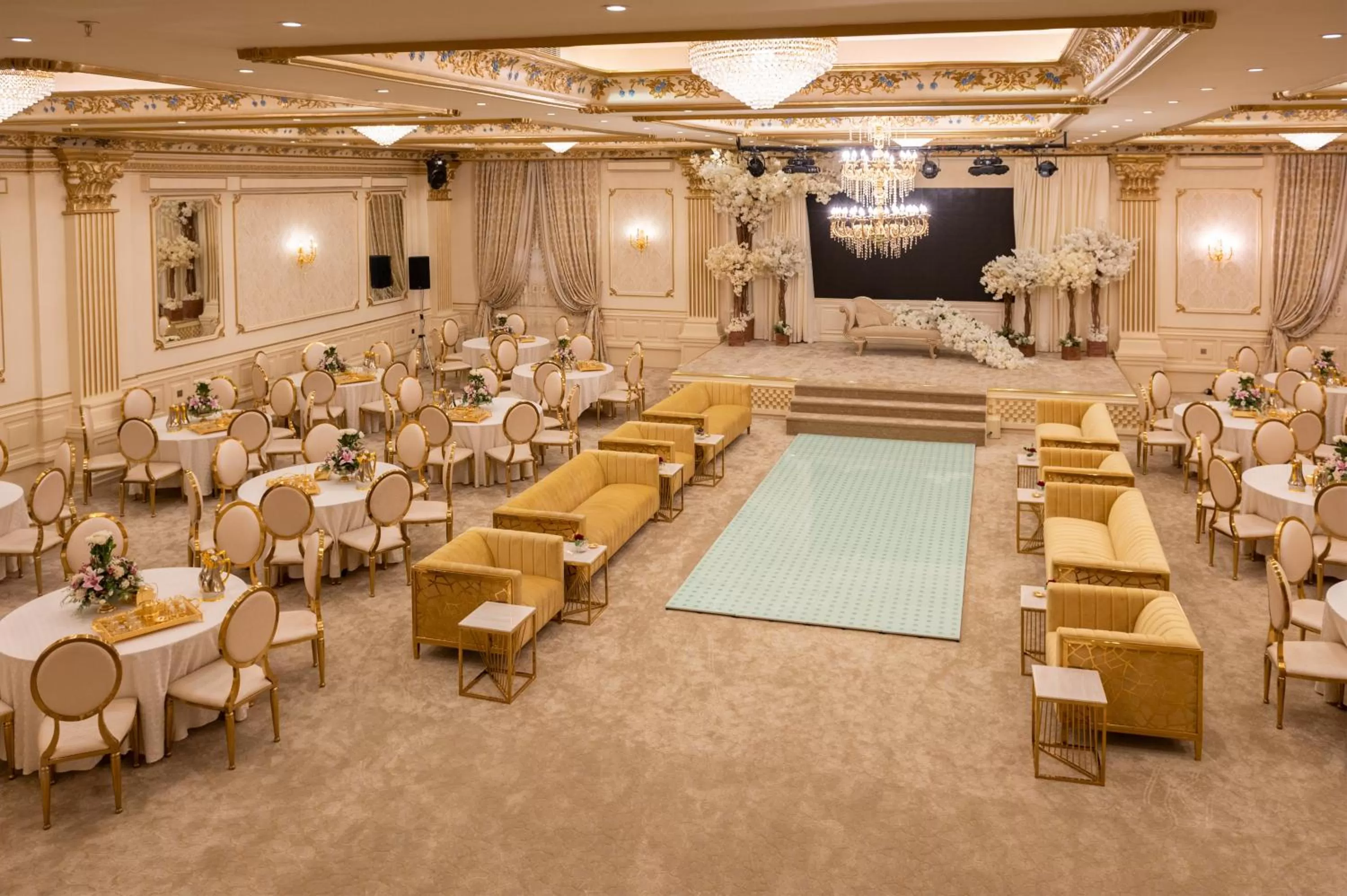 Restaurant/Places to Eat in Seasons Park Hotel