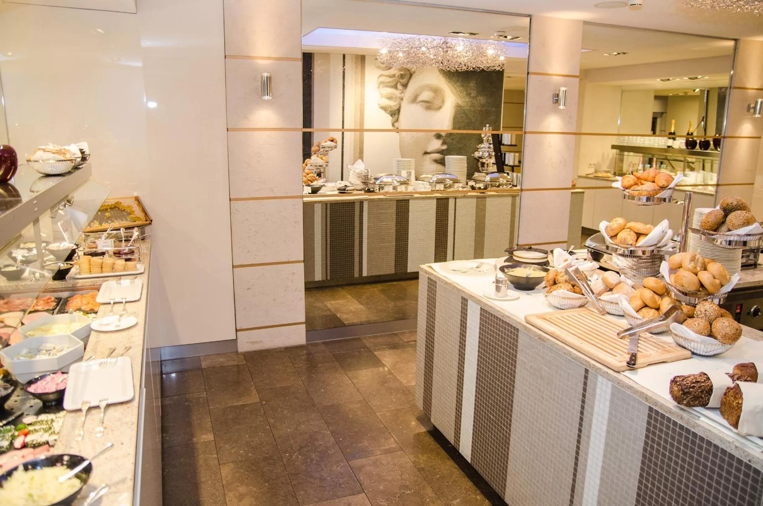 Restaurant/places to eat in Hotel Kaiserhof