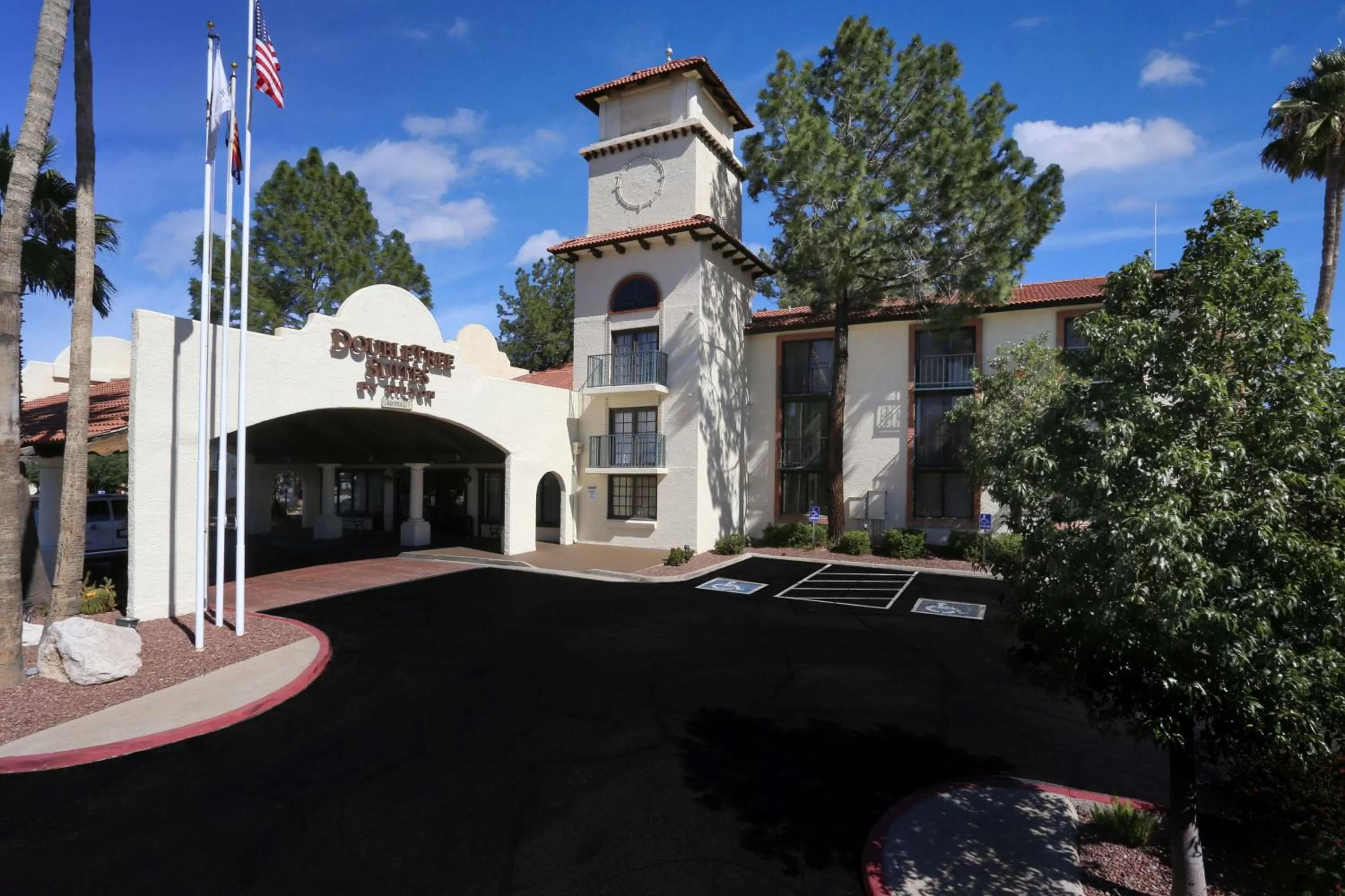 Property building in DoubleTree Suites by Hilton Tucson Airport