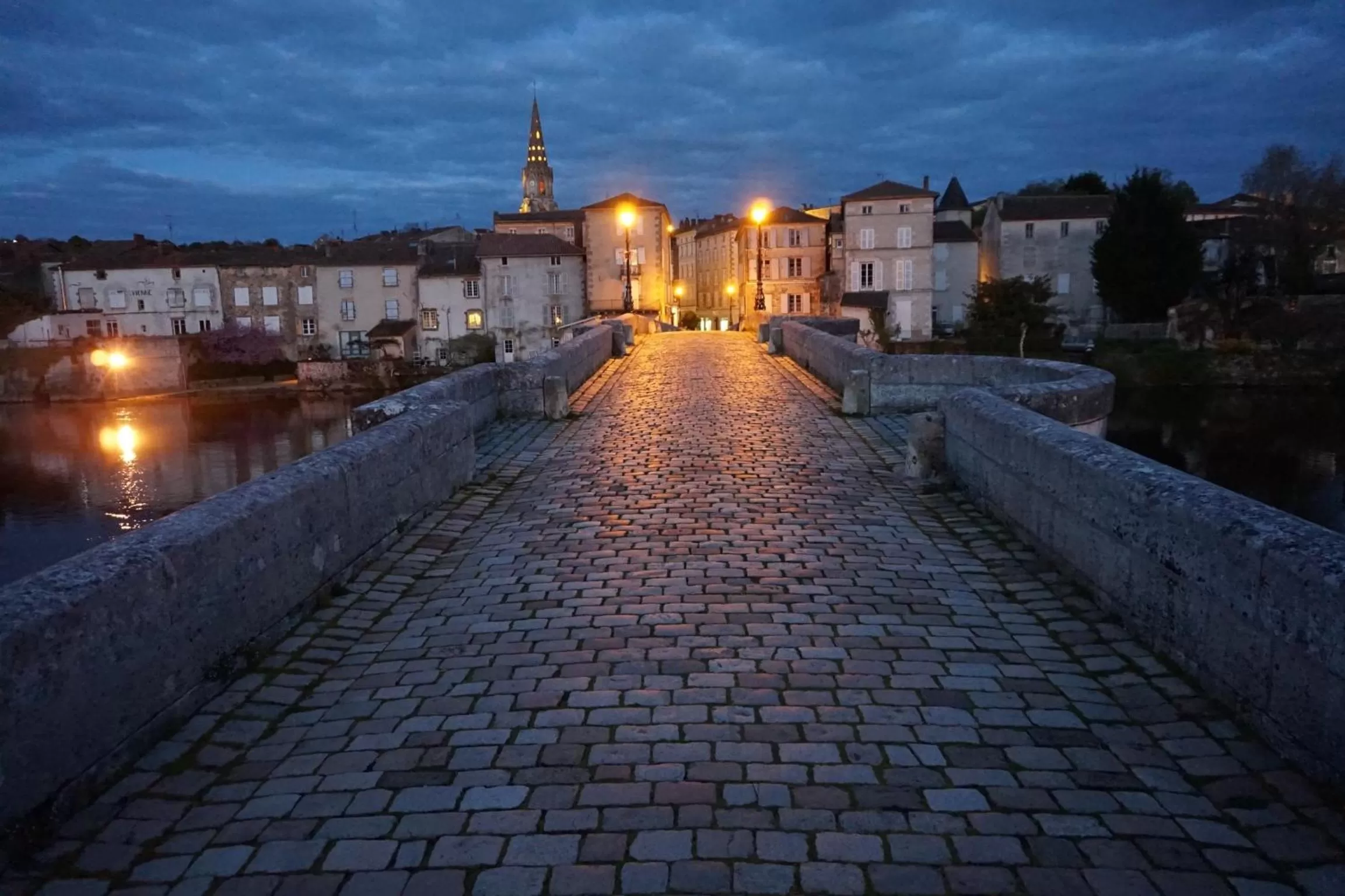 Nearby landmark in 13 Bees