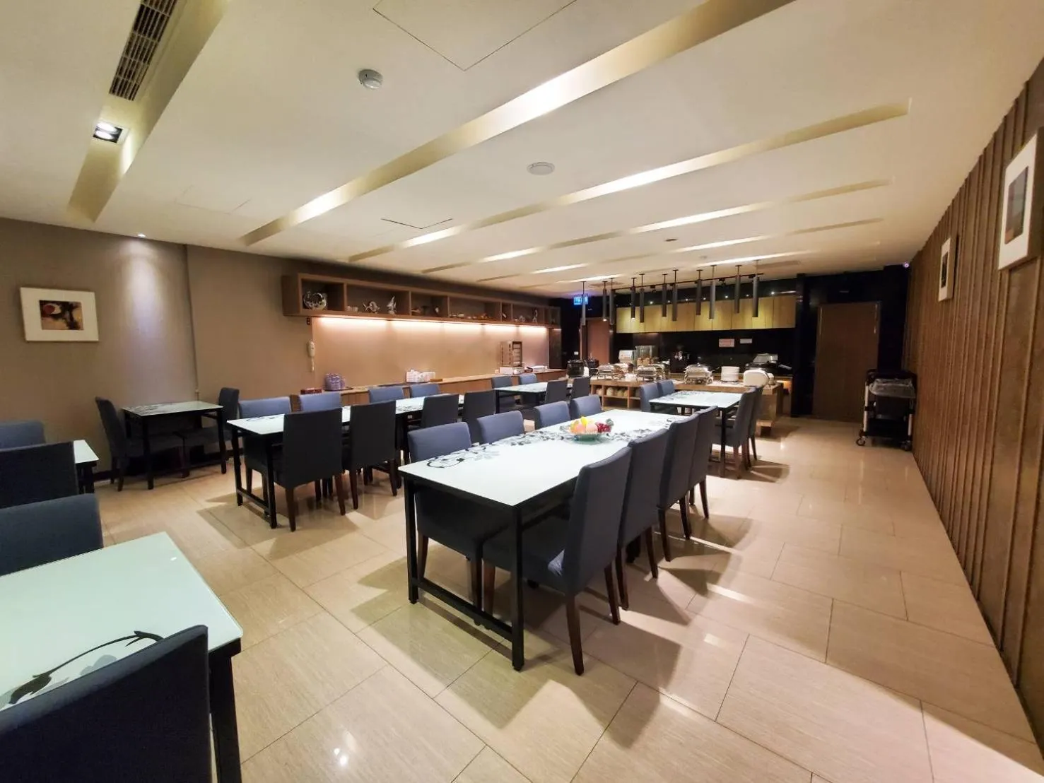 Restaurant/places to eat in Royal Guest Hotel