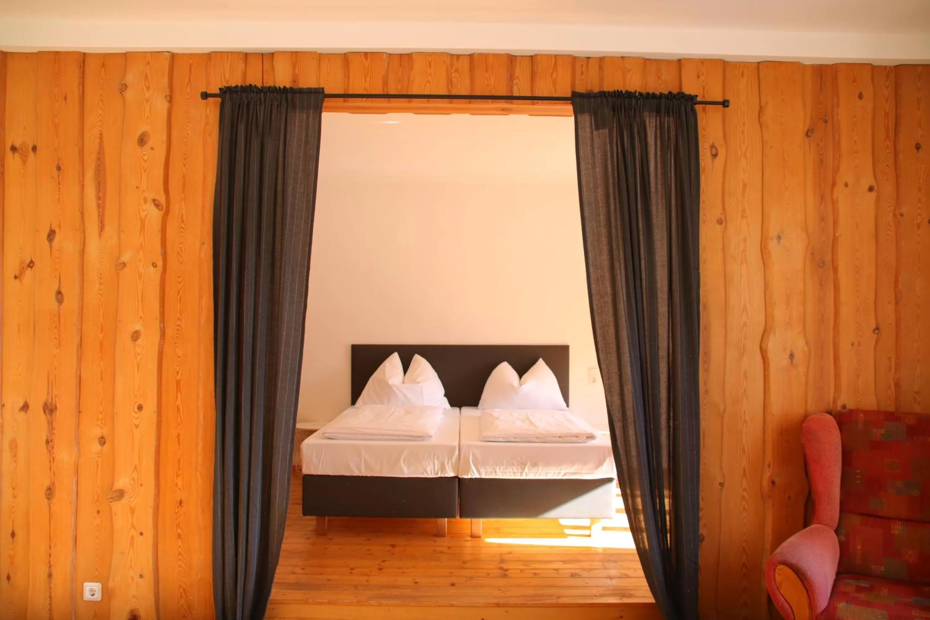 Bed in Hotel Goldene Krone Innsbruck